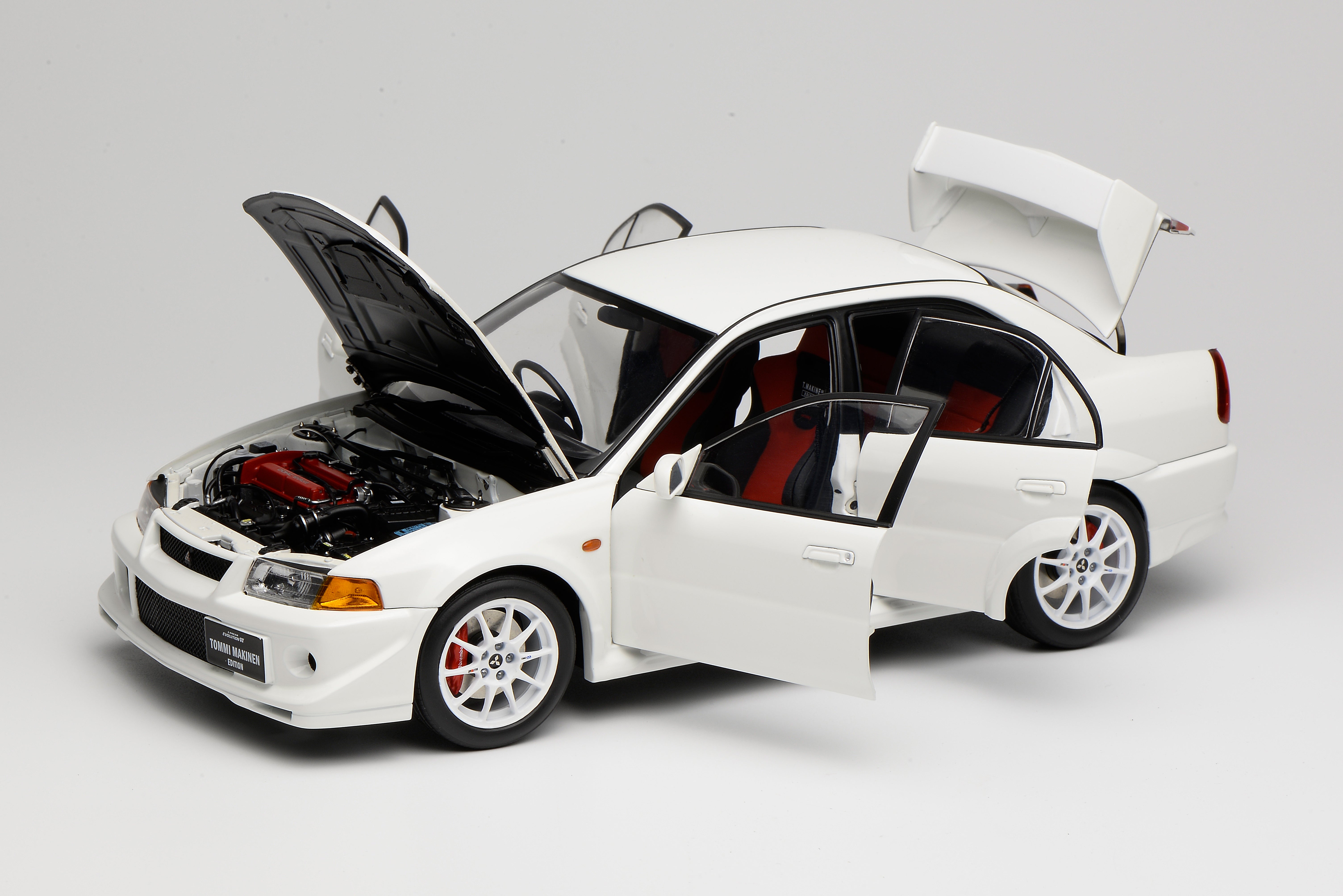 [MOTORHELIX] 1:18 Mitsubishi Lancer Evolution VI GSR T.M.E Scotia White