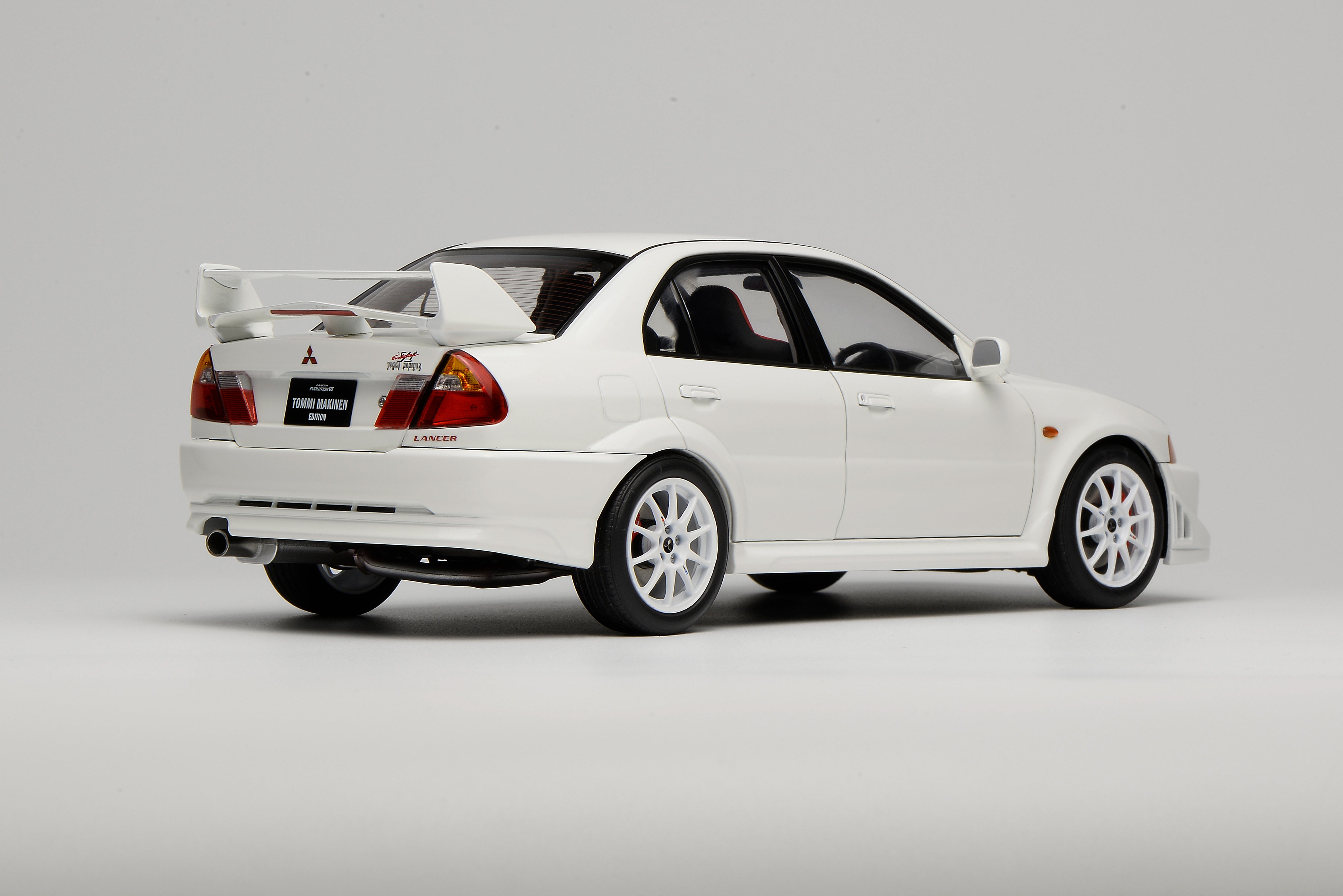 [MOTORHELIX] 1:18 Mitsubishi Lancer Evolution VI GSR T.M.E Scotia White