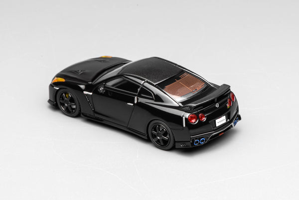 [MOTORHELIX] 1:64 Nissan GT-R (R35) With Customized Headlight