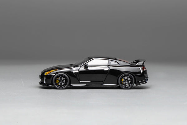 [MOTORHELIX] 1:64 Nissan GT-R (R35) With Customized Headlight