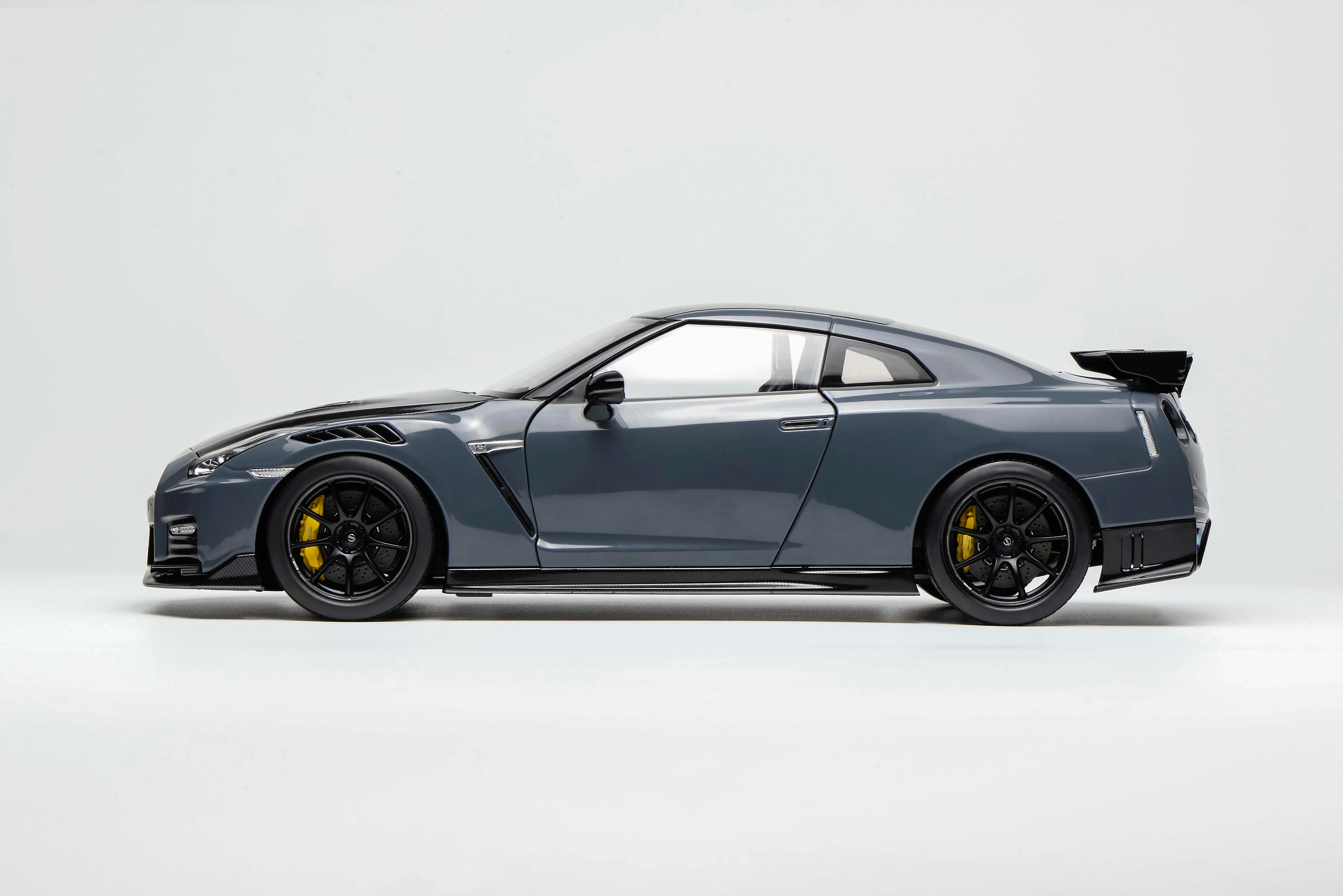 [MOTORHELIX] 1:18 Nissan GT-R Nismo (R35) Special Edition 2022 Stealth Grey