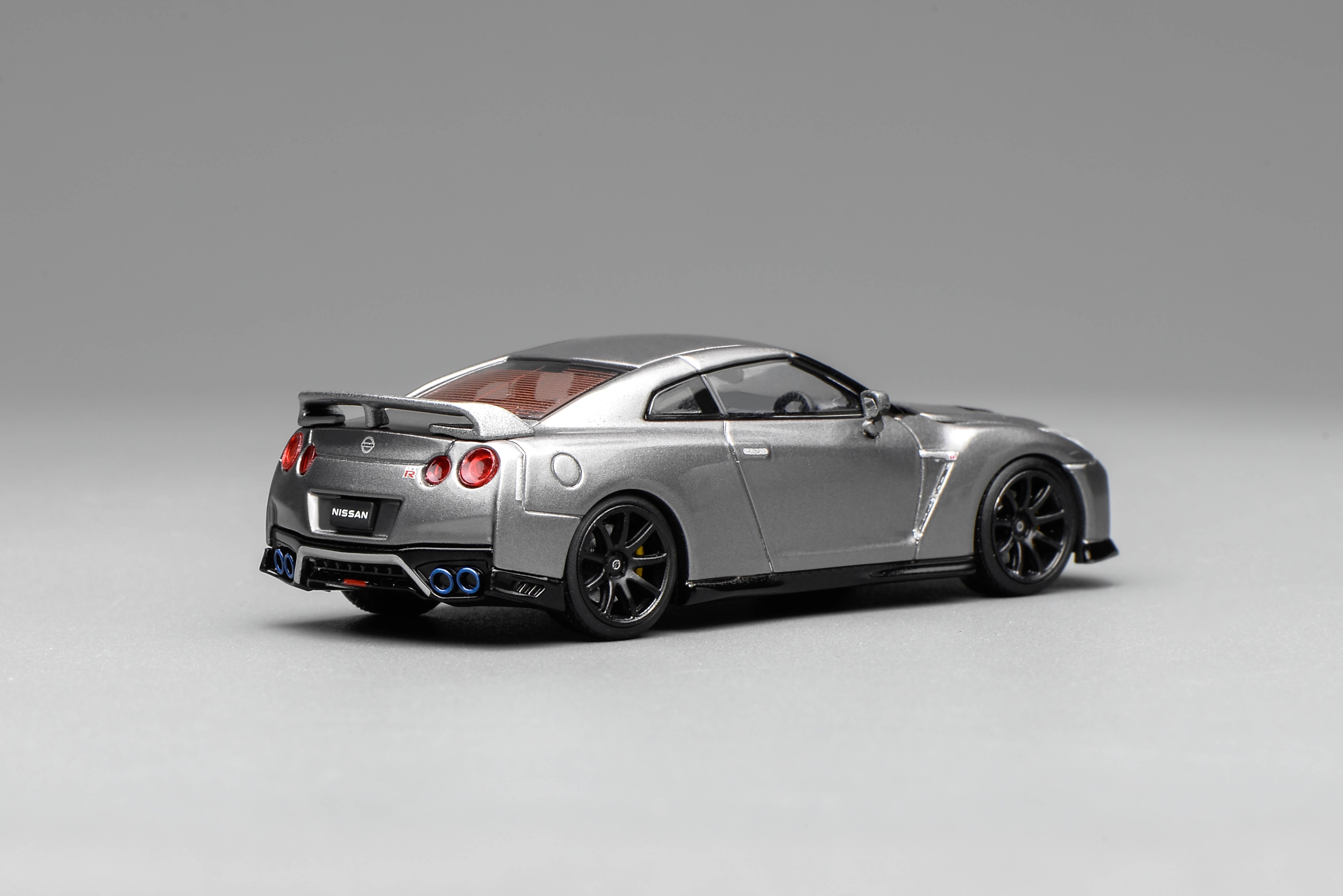 [MOTORHELIX] 1:64 Nissan GT-R (R35) Track Edition Engineered by Nismo 2020 Dark Metal Gray