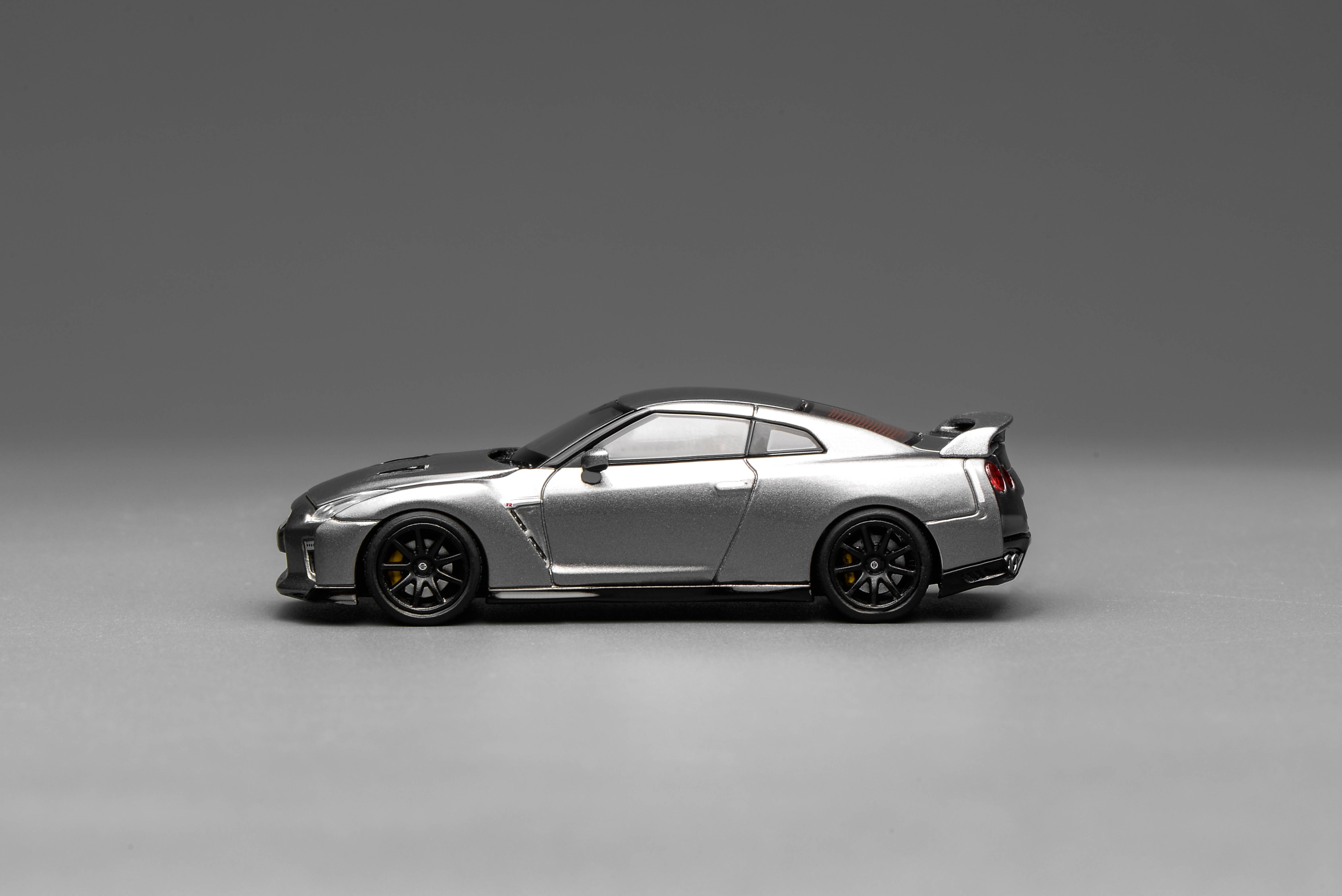 [MOTORHELIX] 1:64 Nissan GT-R (R35) Track Edition Engineered by Nismo 2020 Dark Metal Gray