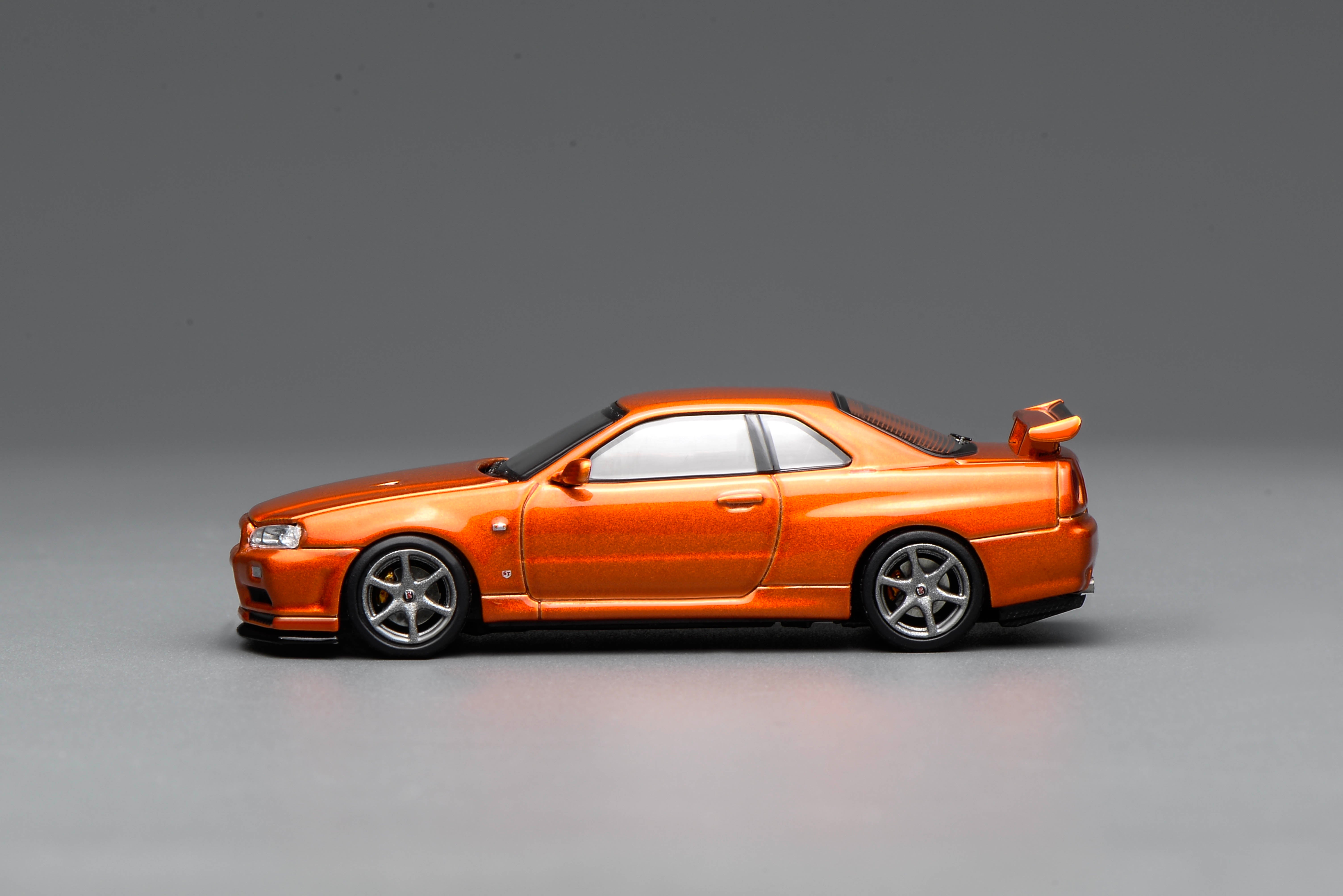 [MOTORHELIX] 1:64 Nissan Skyline GT-R (R34) V-Spec II Customized Metallic Orange