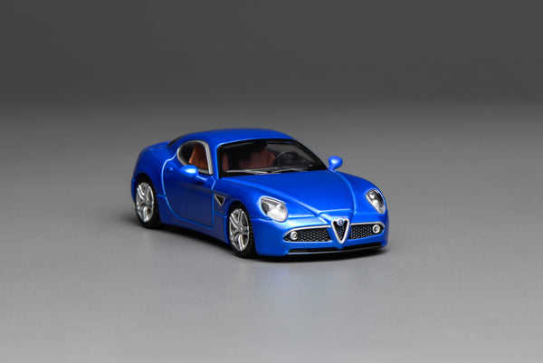 [MOTORHELIX] 1:64 Alfa Romeo 8C Competizione 2008 Blu Magnetico Metallic