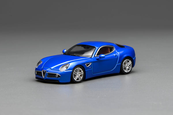[MOTORHELIX] 1:64 Alfa Romeo 8C Competizione 2008 Blu Magnetico Metallic