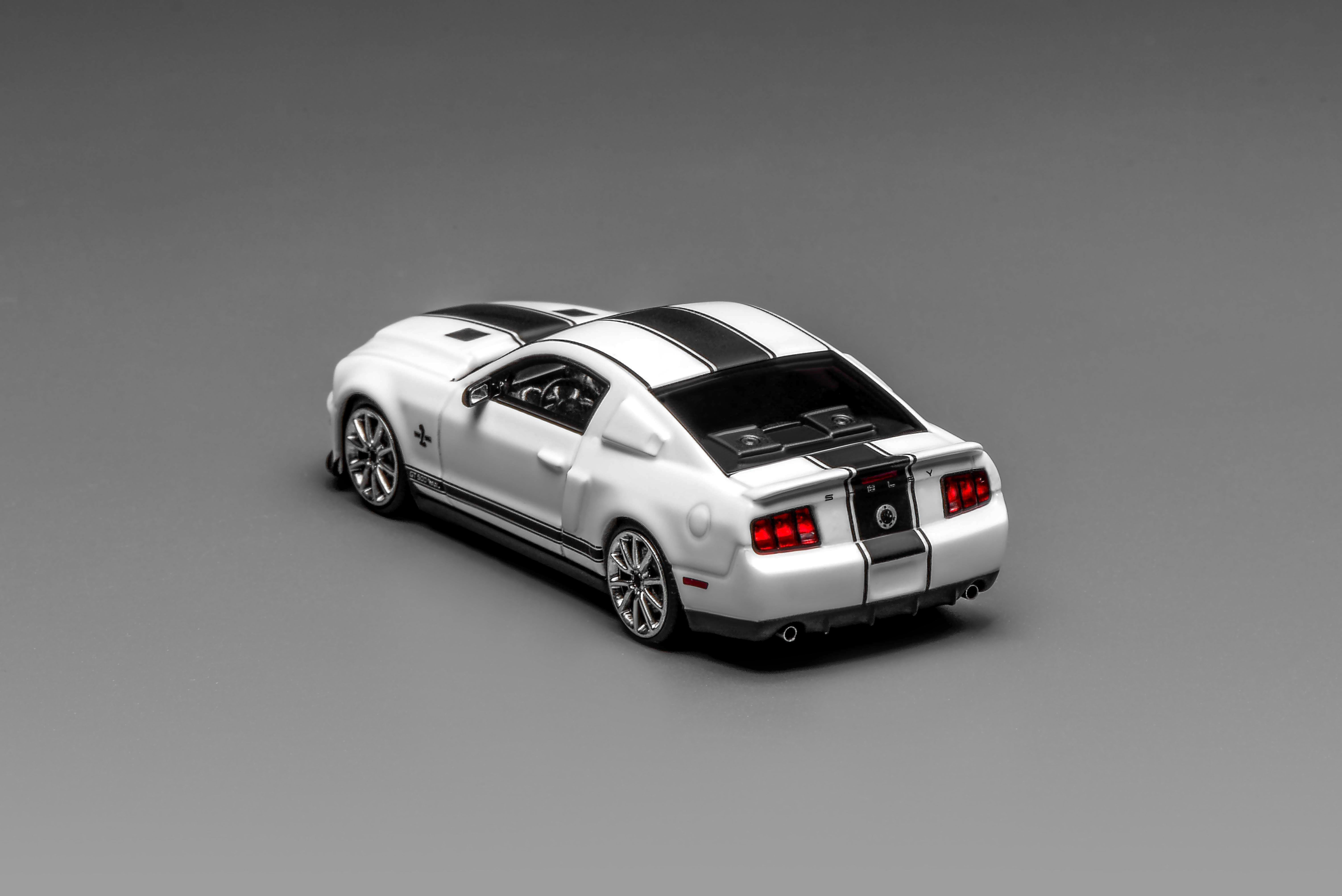 [MOTORHELIX] 1:64 Ford Mustang Shelby GT500 Super Snake 2007 Performance White