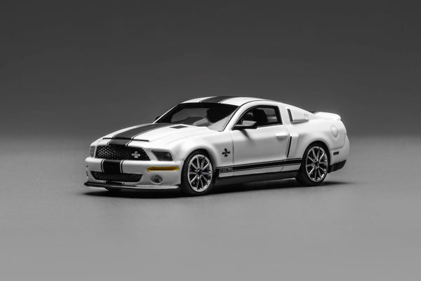 [MOTORHELIX] 1:64 Ford Mustang Shelby GT500 Super Snake 2007 Performance White