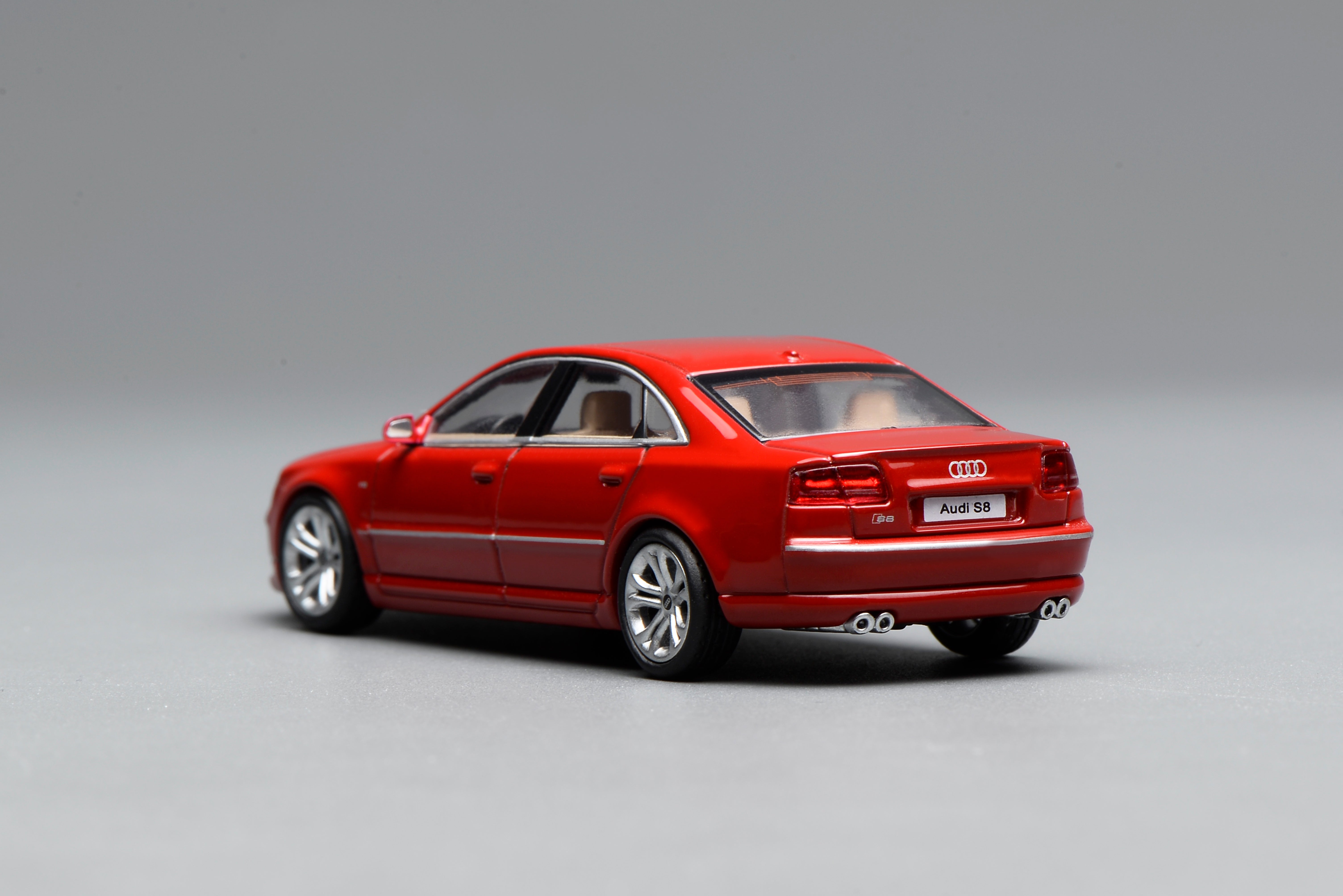 [MOTORHELIX] 1:64 Audi S8 2008 Misano Red