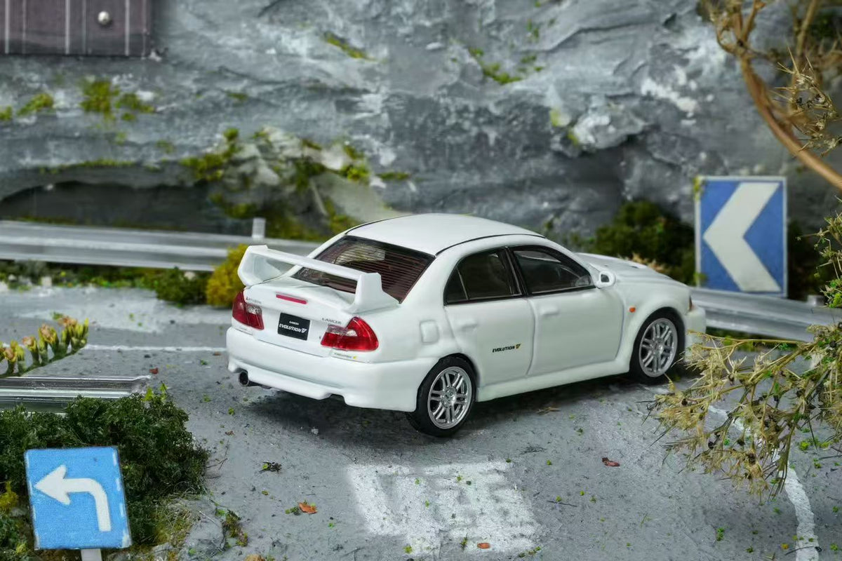 [MOTORHELIX] 1:64 Mitsubishi Lancer Evolution V GSR Scotia White - Toy Space Diecast Online Store Singapore