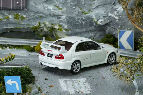 [MOTORHELIX] 1:64 Mitsubishi Lancer Evolution V GSR Scotia White - Toy Space Diecast Online Store Singapore