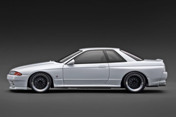 [IGNITION MODEL] 1:18 Nissan Skyline GT-R (R32) White MIDNIGHT Reina's R [IG3596]