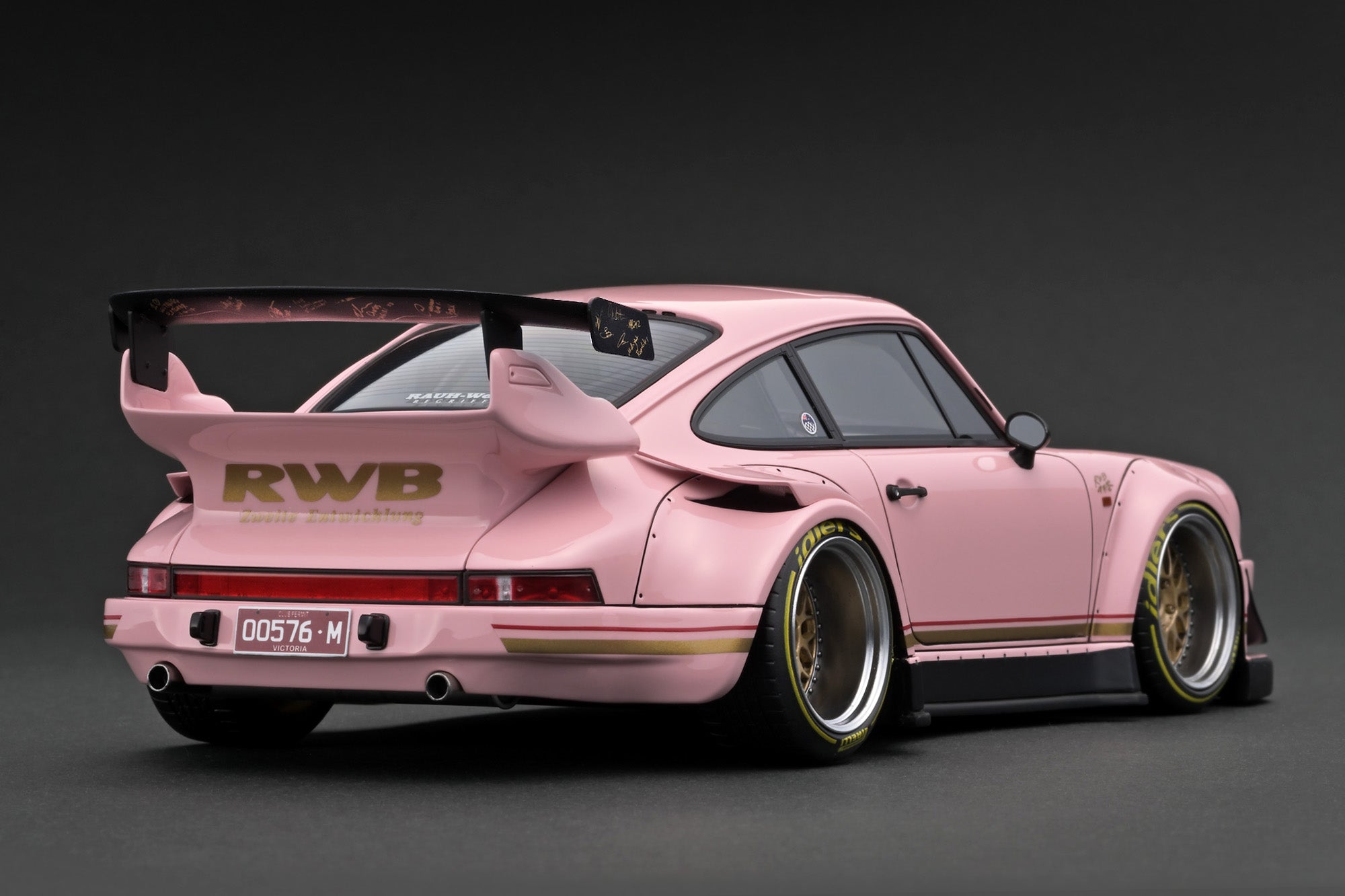 [IGNITION MODEL] 1:18 RWB 930 Pink [IG3620]