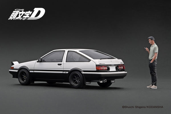 [IGNITION MODEL] 1:18 INITIAL D Toyota Sprinter Trueno 3Dr GT Apex(AE86) White/Black With Mr.Bunta [IG3659]