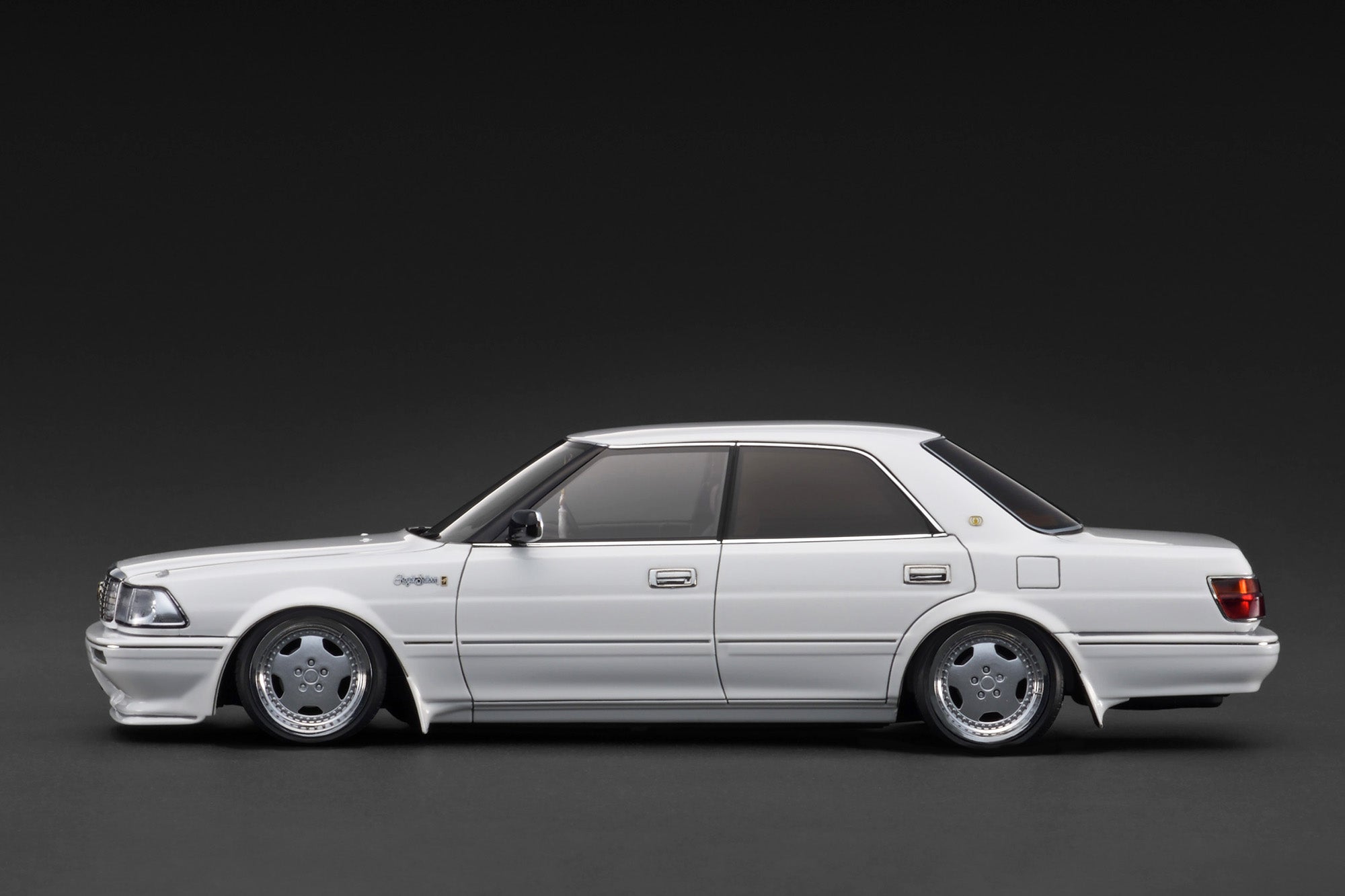[IGNITION MODEL] 1:18 Toyota Crown Royal Saloon G (130) White [IG3735]
