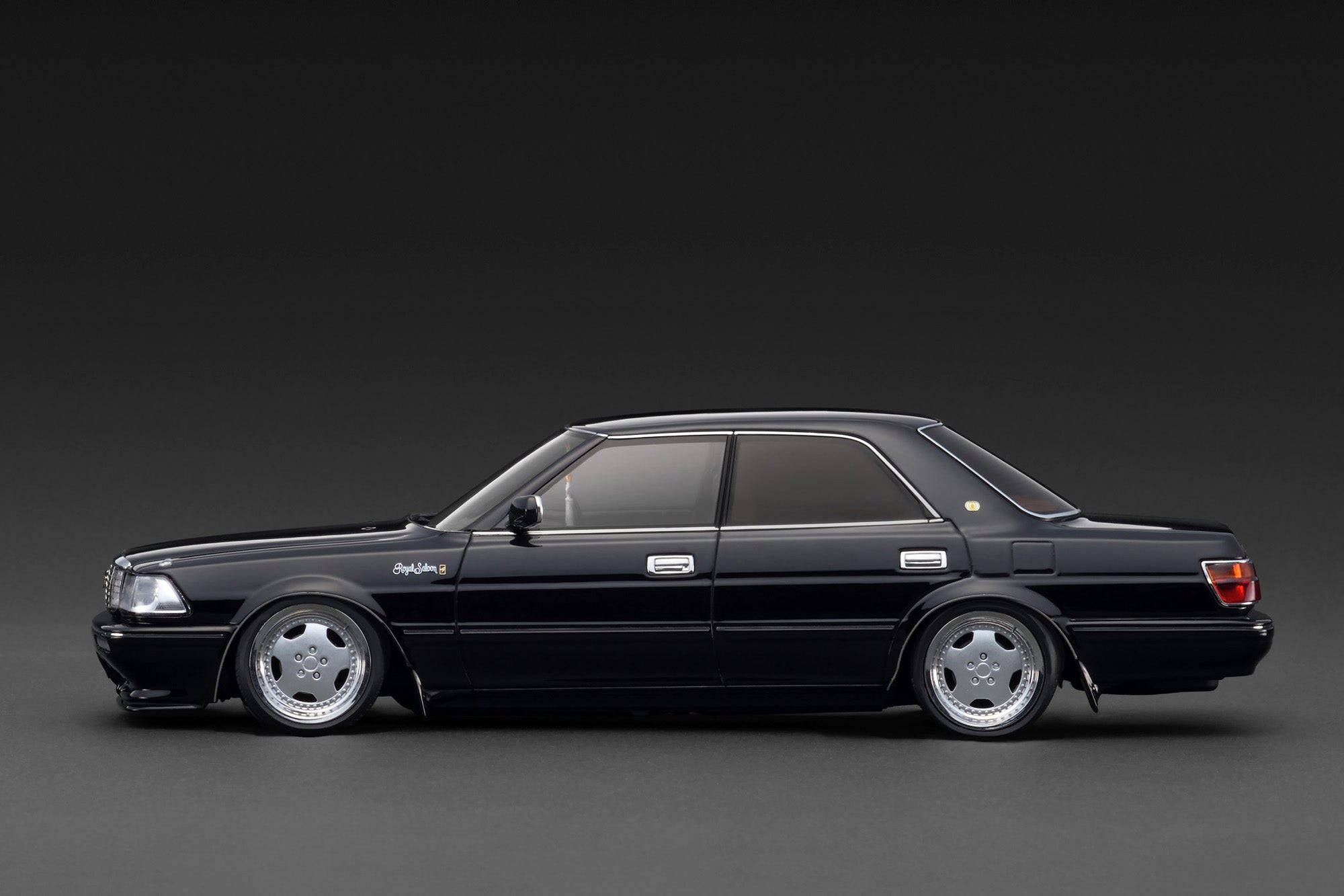 [IGNITION MODEL] 1:18 Toyota Crown Royal Saloon G (130) Black [IG3737]
