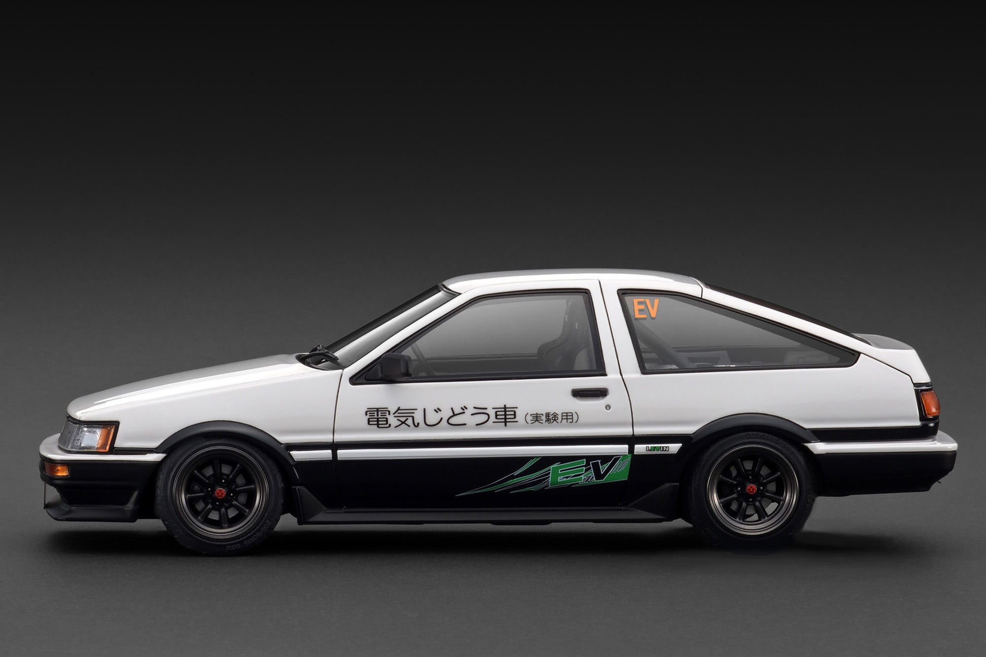 [IGNITION MODEL] 1:18 Toyota Corolla Levin 3DR (AE86) BEV [IG3807]