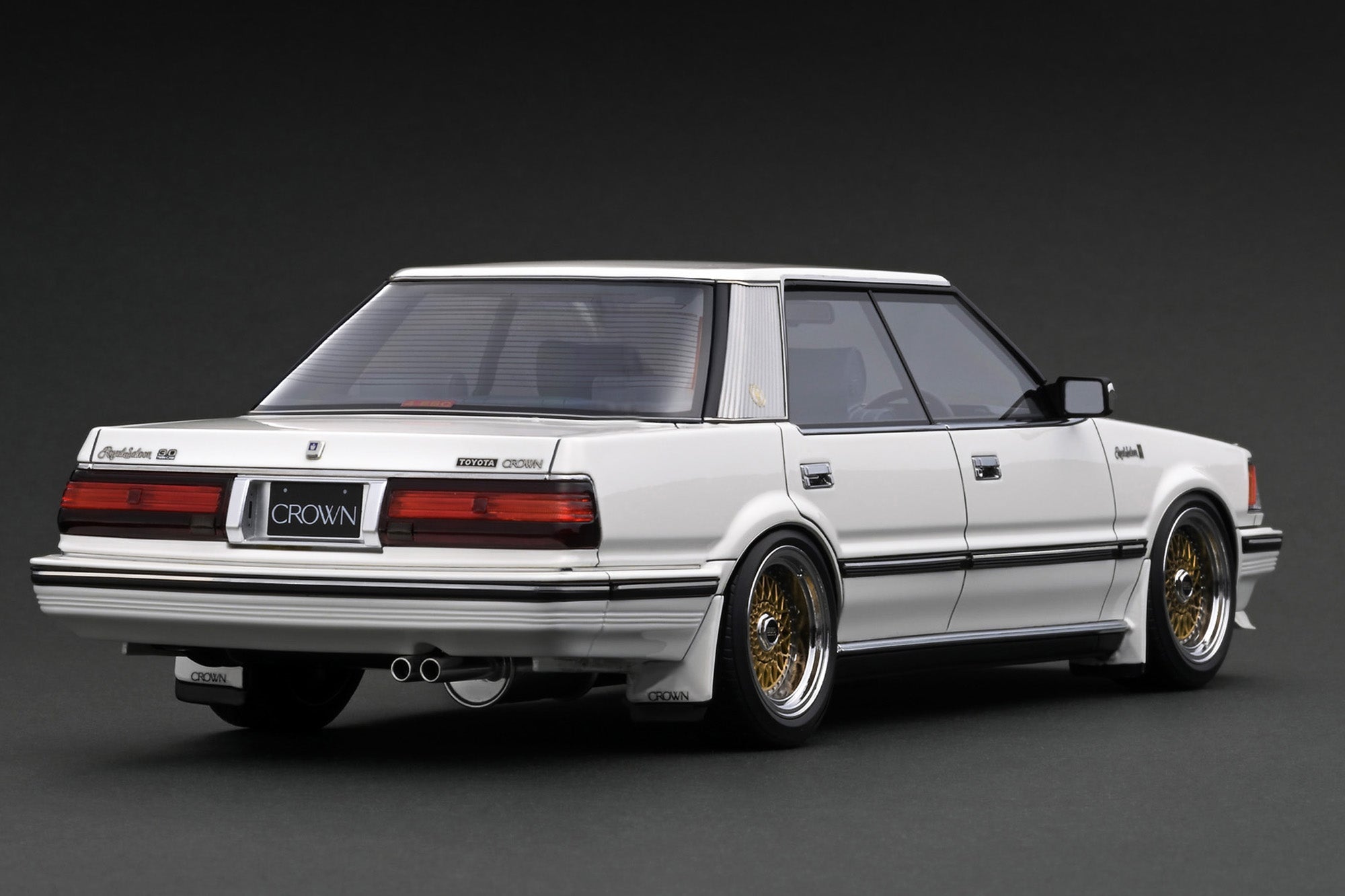 [IGNITION MODEL] 1:18 Toyota Crown 3.0 Royal Saloon G (120) White [IG3824]