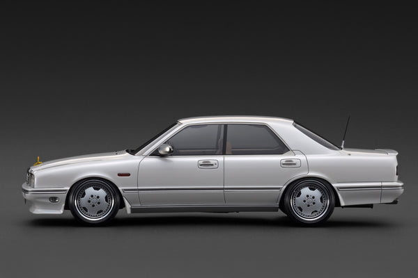 [IGNITION MODEL] 1:18 Nissan Cedric Cima (Y31) Pearl White [IG3903]