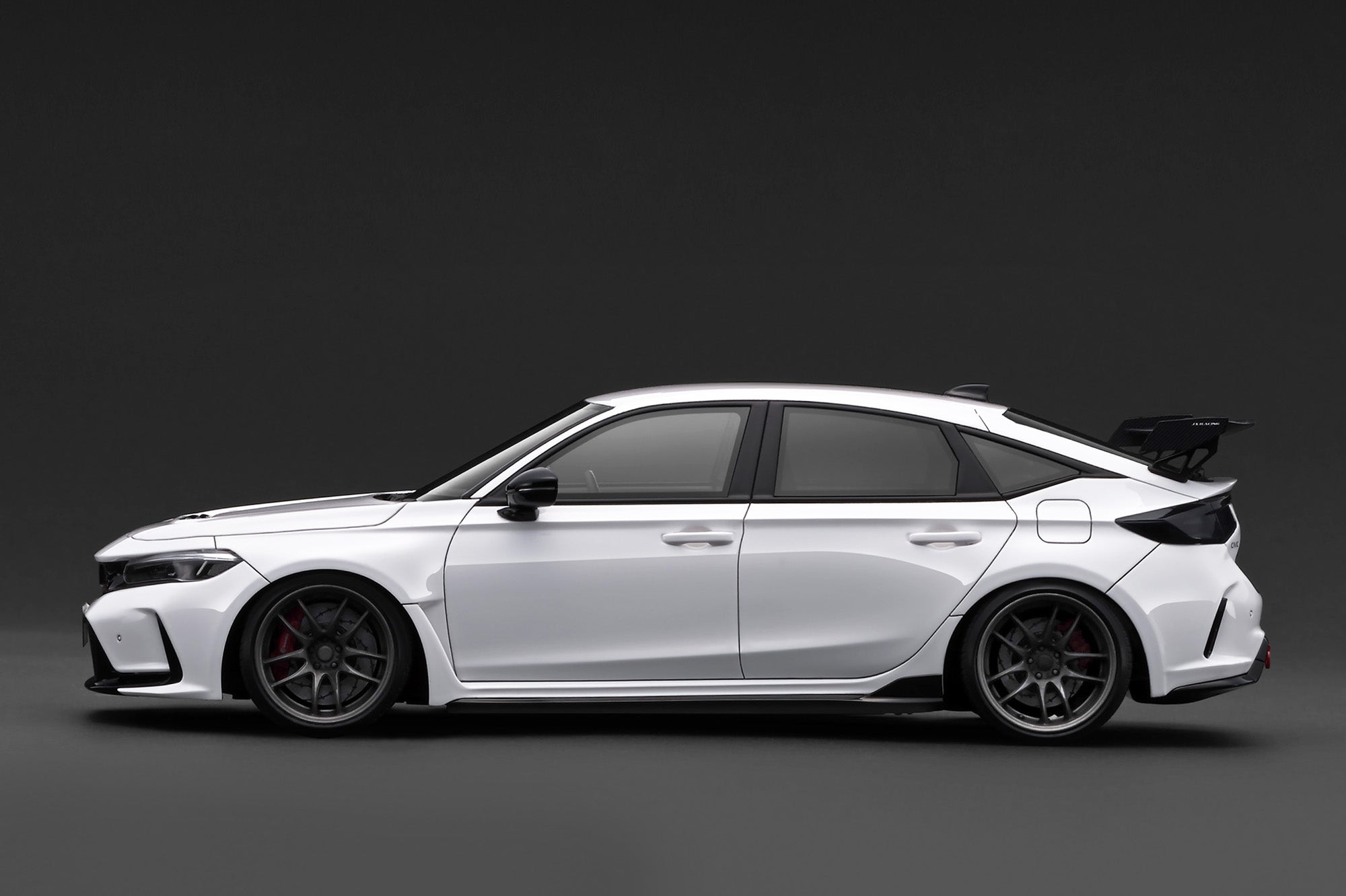 [IGNITION MODEL] 1:18 Honda Civic Type-R J'S Racing (FL5) White [IG3935] - Toy Space Diecast Online Store Singapore