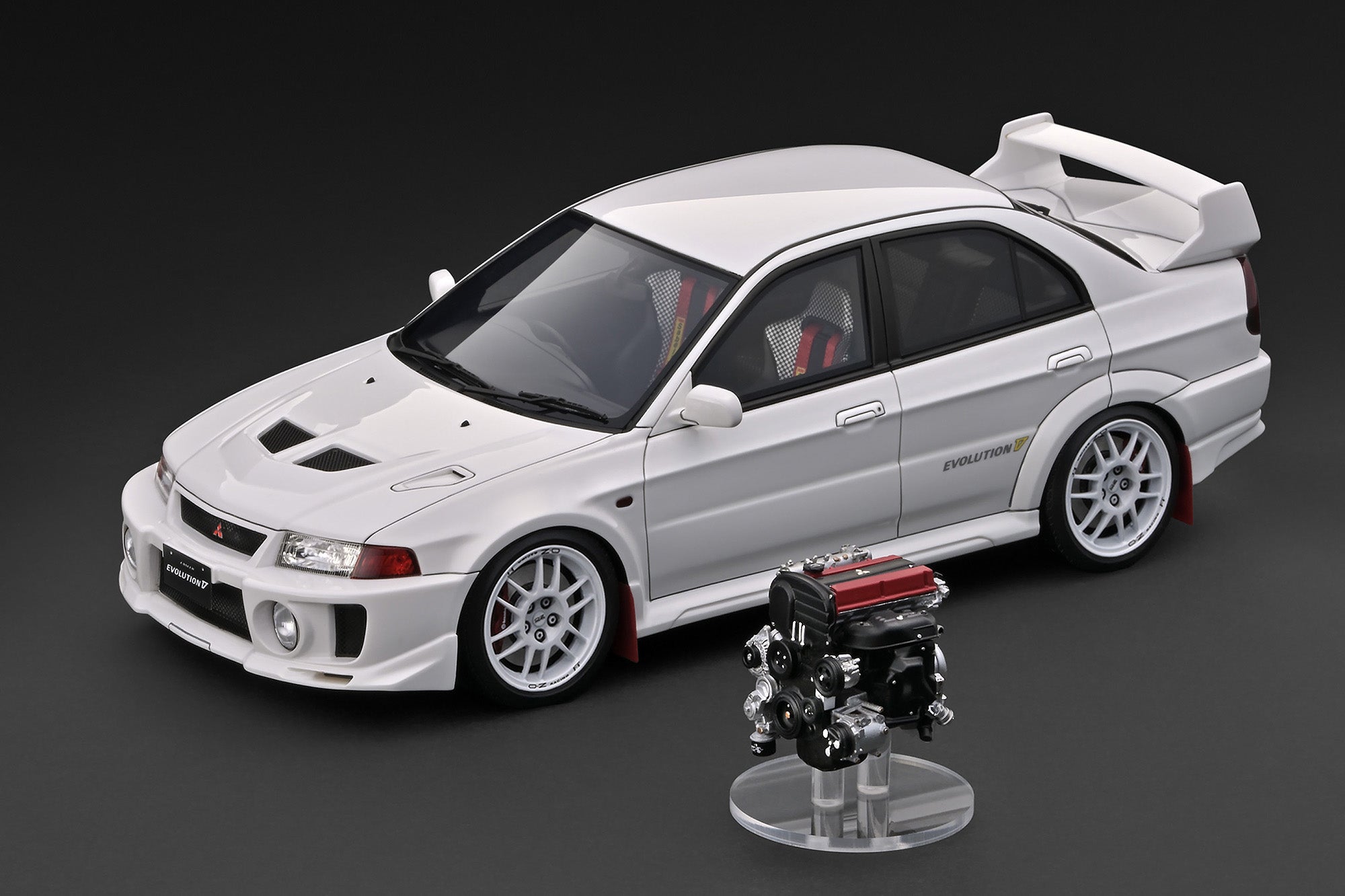 [IGNITION MODEL] 1:18 Mitsubishi Lancer Evolution V (CP9A) White With 4G63Engine [IG4018]