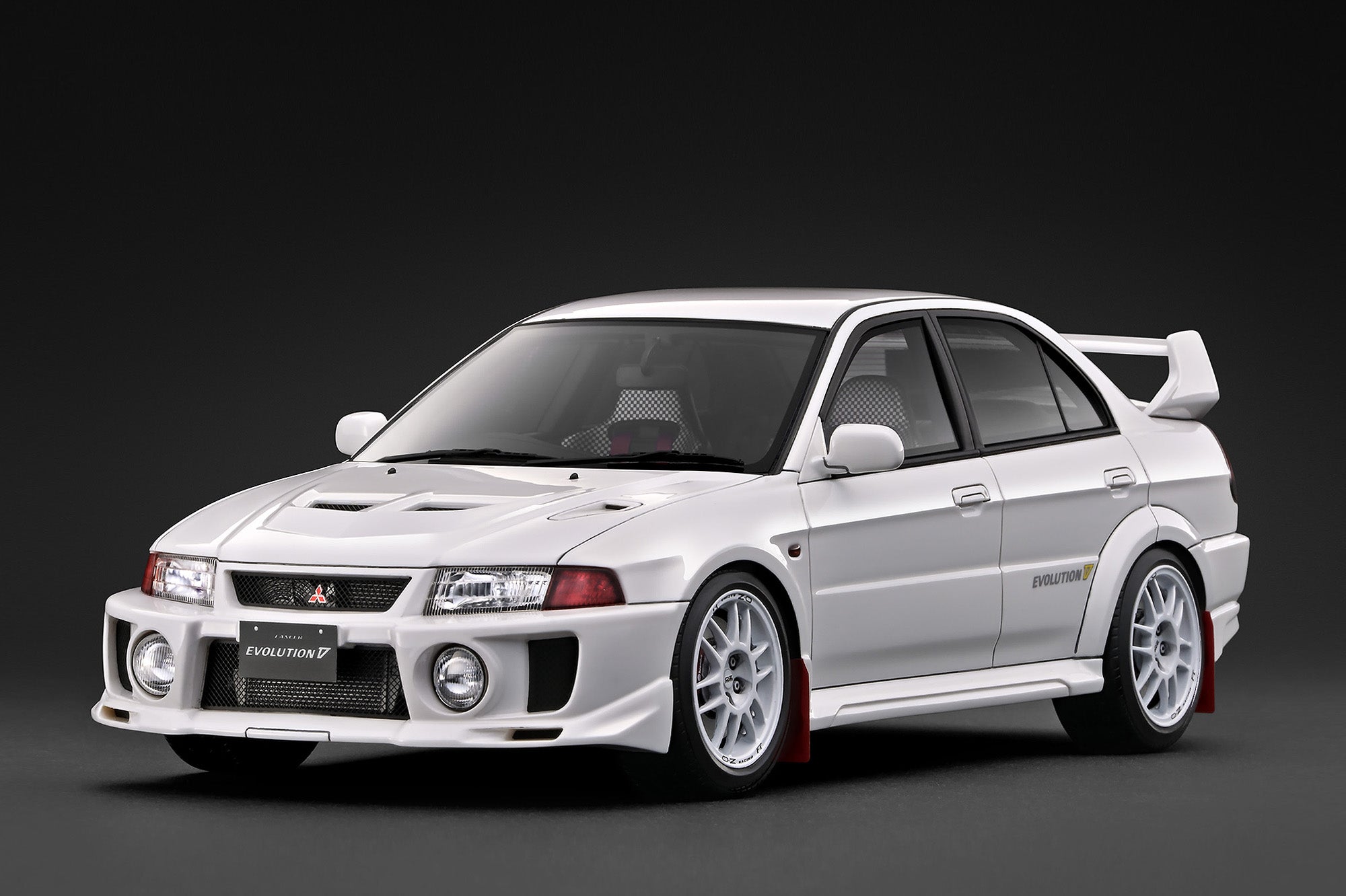 [IGNITION MODEL] 1:18 Mitsubishi Lancer Evolution V (CP9A) White With 4G63Engine [IG4018]