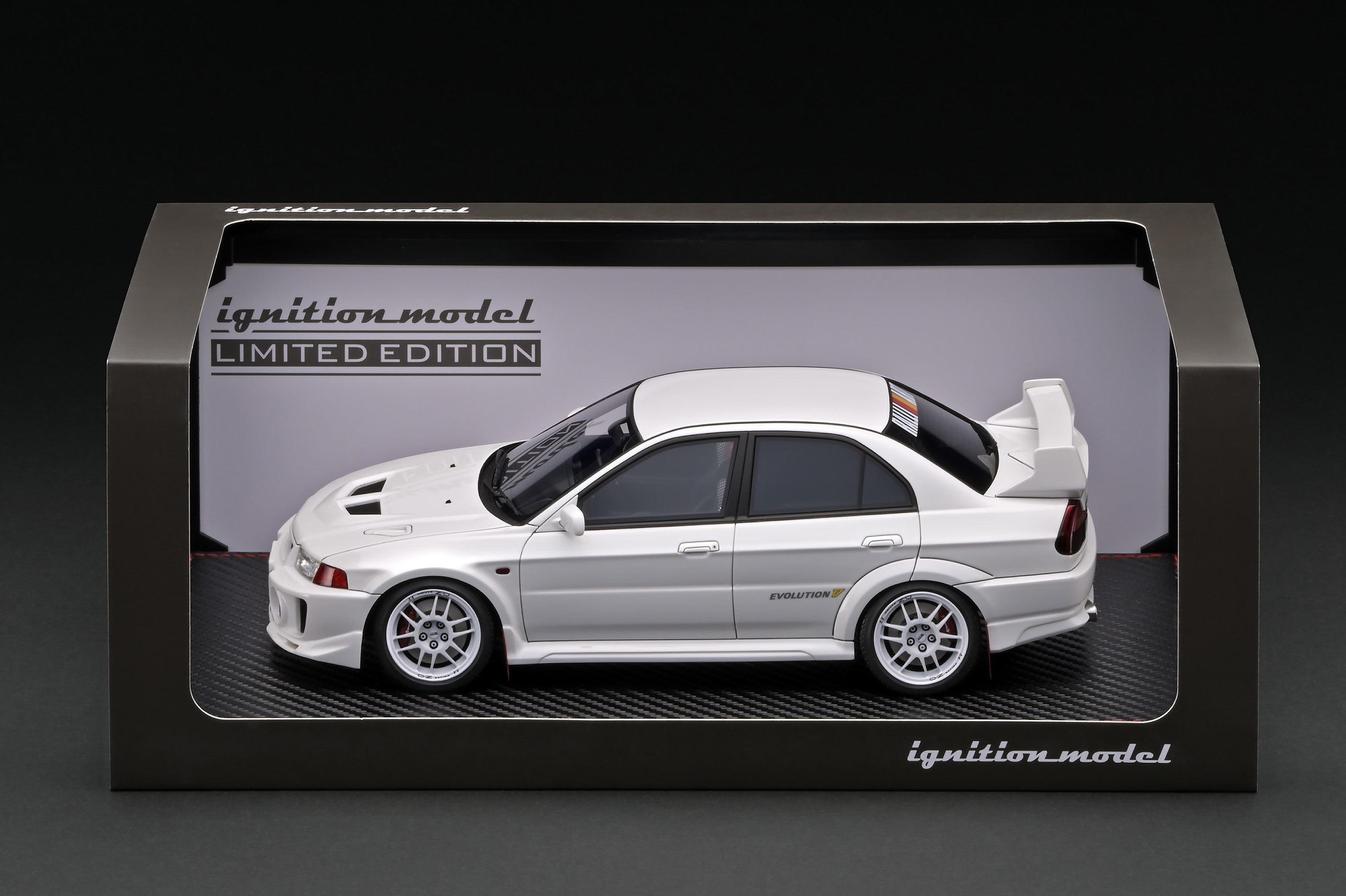[IGNITION MODEL] 1:18 Mitsubishi Lancer Evolution V (CP9A) White With 4G63Engine [IG4018]