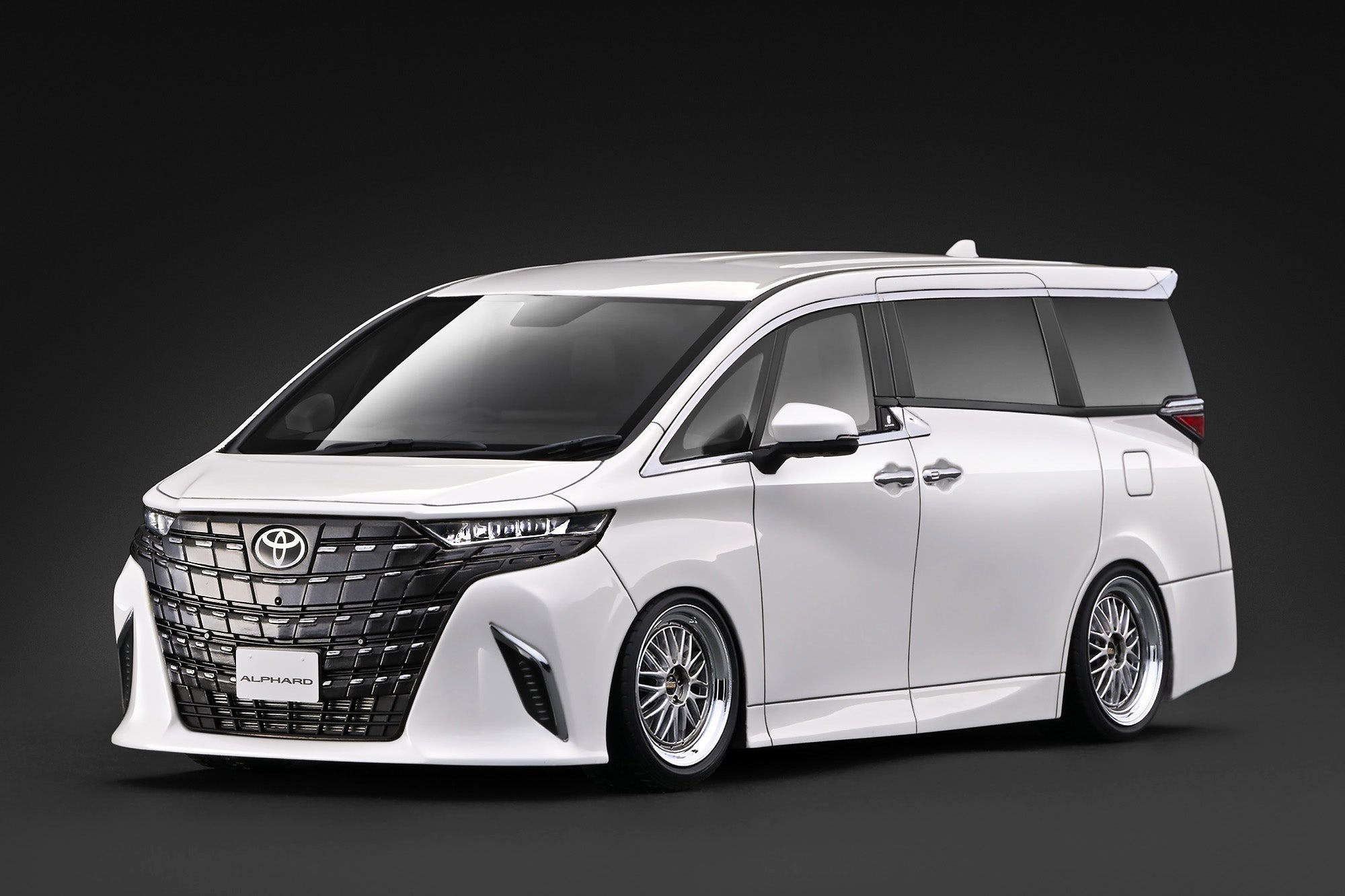 [IGNITION MODEL] 1:18 Toyota Alphard Z (H40W) Pearl White [IG4080]