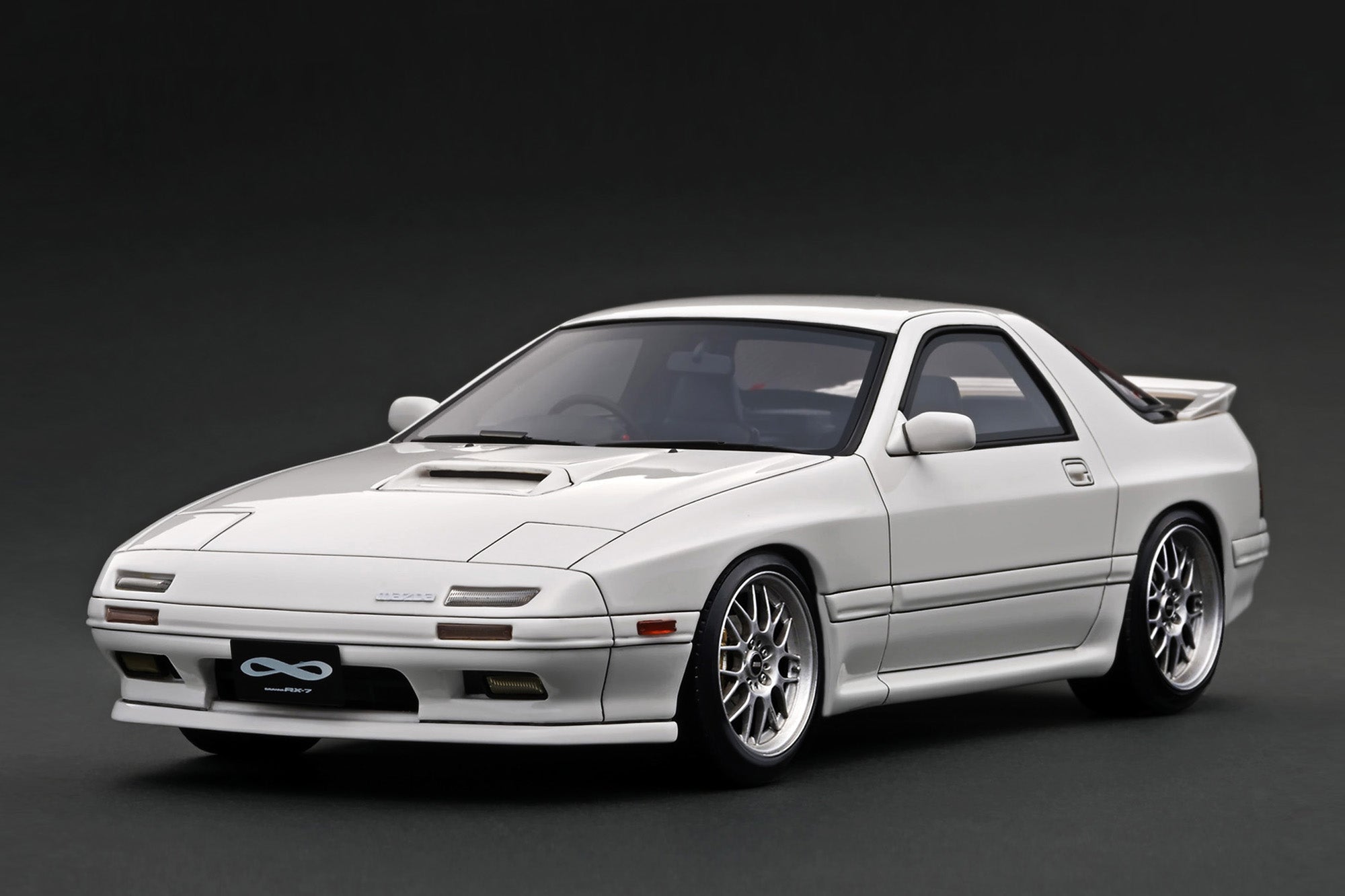 [IGNITION MODEL] 1:18 Mazda Savanna RX-7 Infini (FC3S) White With 13B Engine [IG4089]