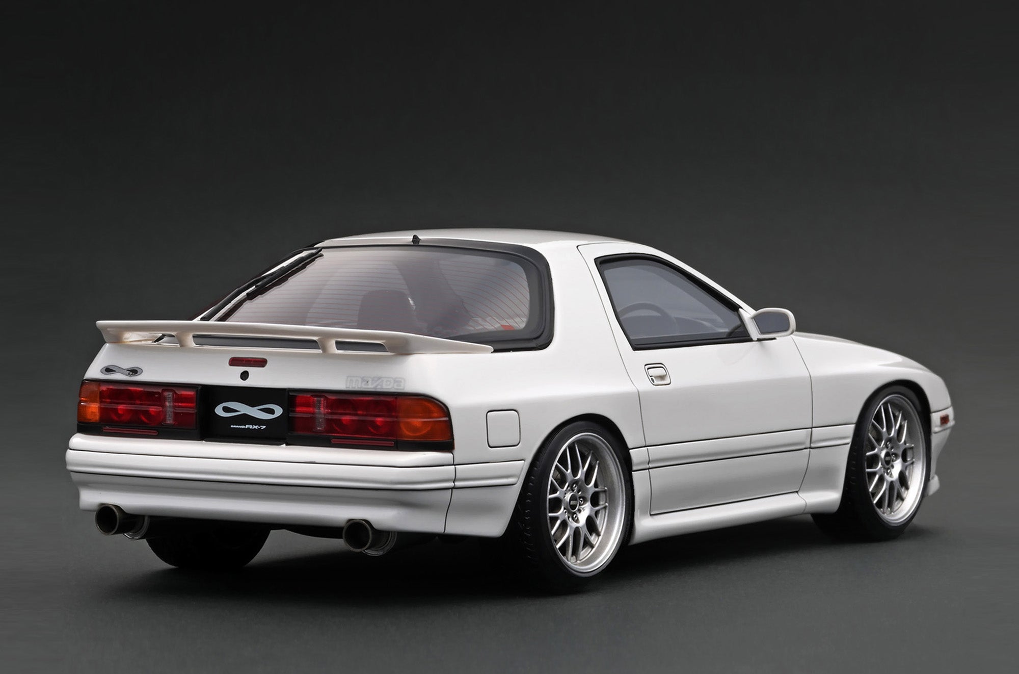 [IGNITION MODEL] 1:18 Mazda Savanna RX-7 Infini (FC3S) White With 13B Engine [IG4089]