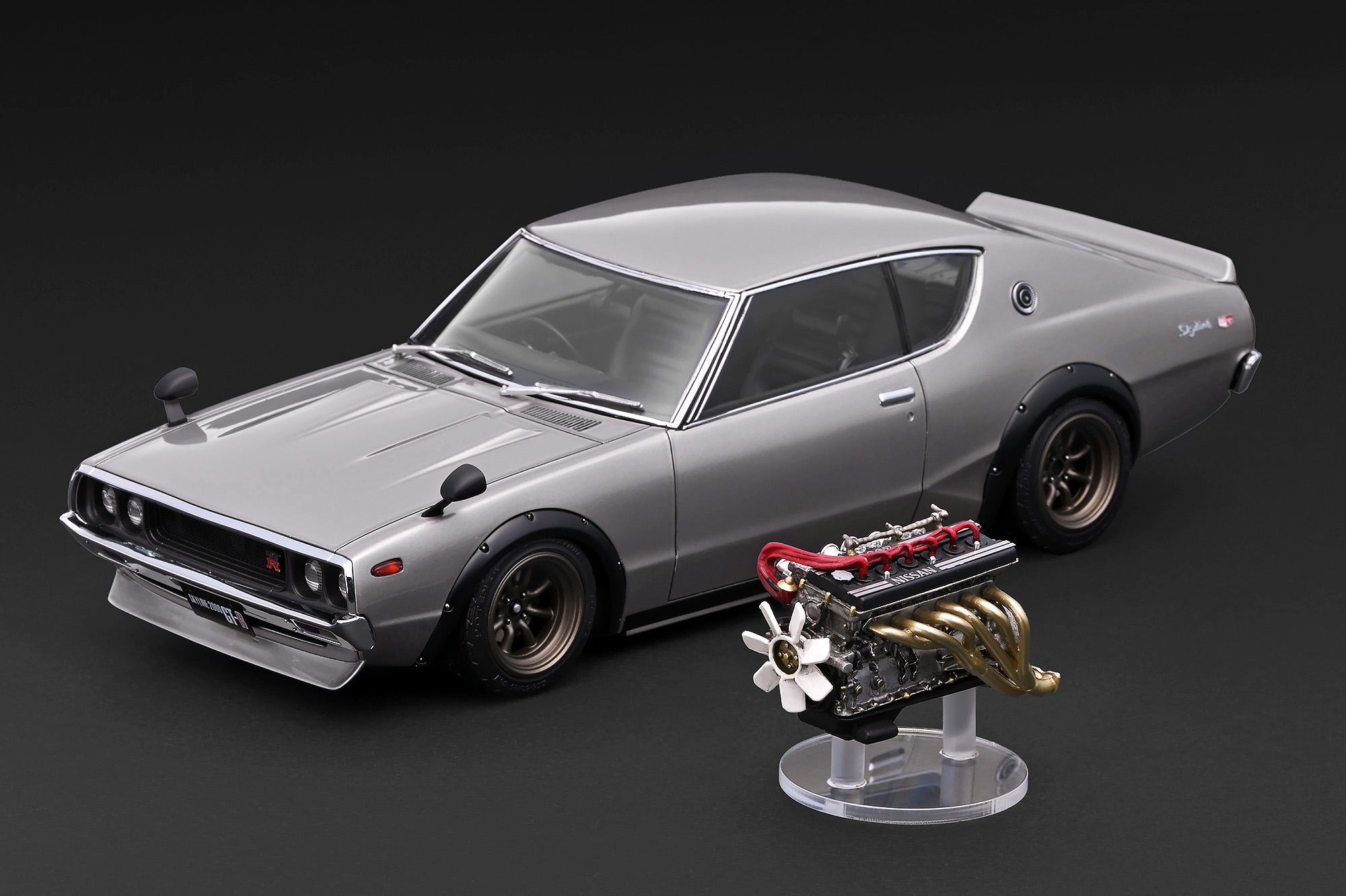 [IGNITION MODEL] 1:18 Nissan Skyline 2000 GT-R (KPGC110) Silver With Engine [IG4254]