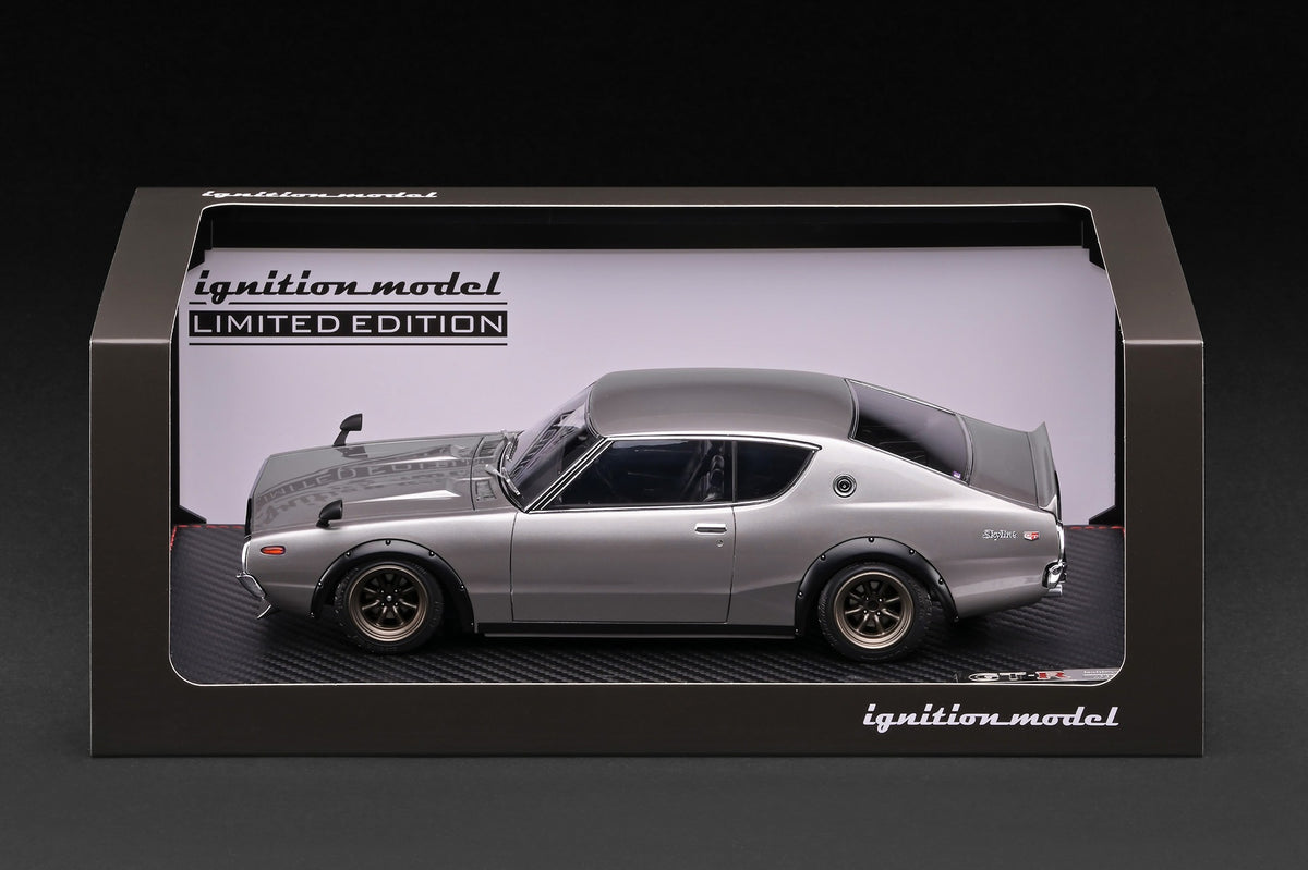 [IGNITION MODEL] 1:18 Nissan Skyline 2000 GT-R (KPGC110) Silver With Engine [IG4254]