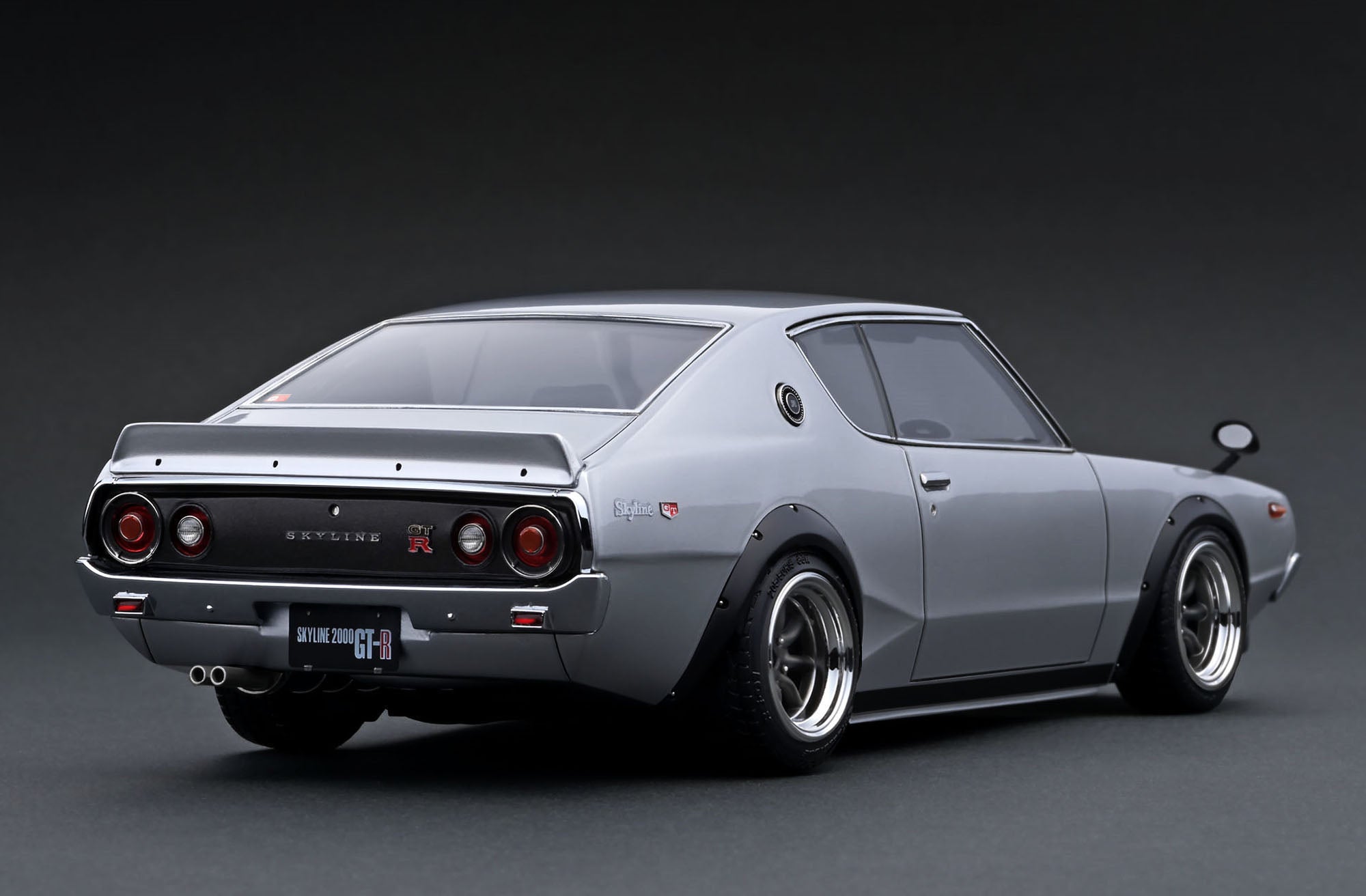 [IGNITION MODEL] 1:18 Nissan Skyline 2000 GT-R (KPGC110) Silver [IG4255]