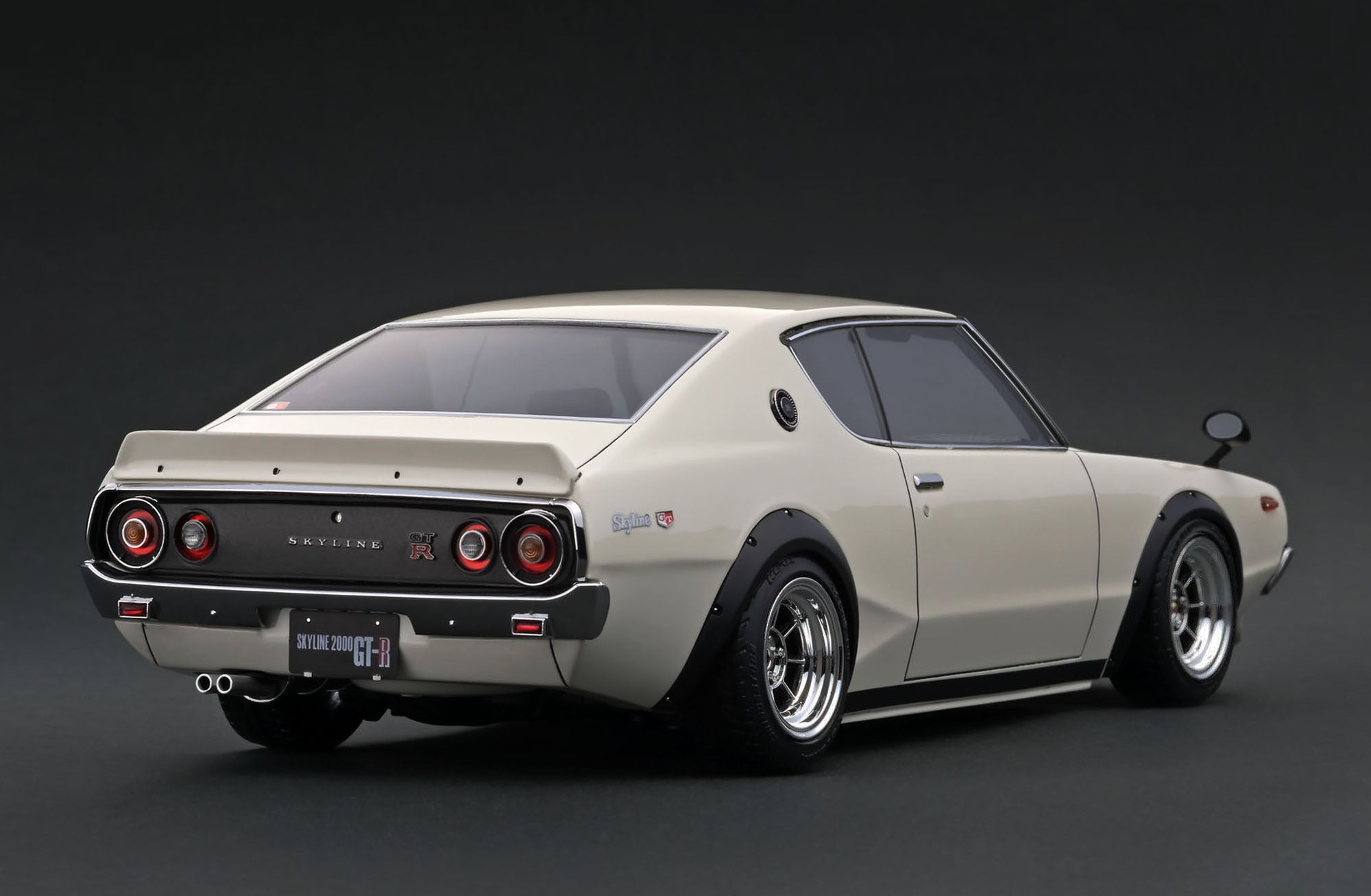 [IGNITION MODEL] 1:18 Nissan Skyline 2000 GT-R (KPGC110) Ivory White [IG4256]