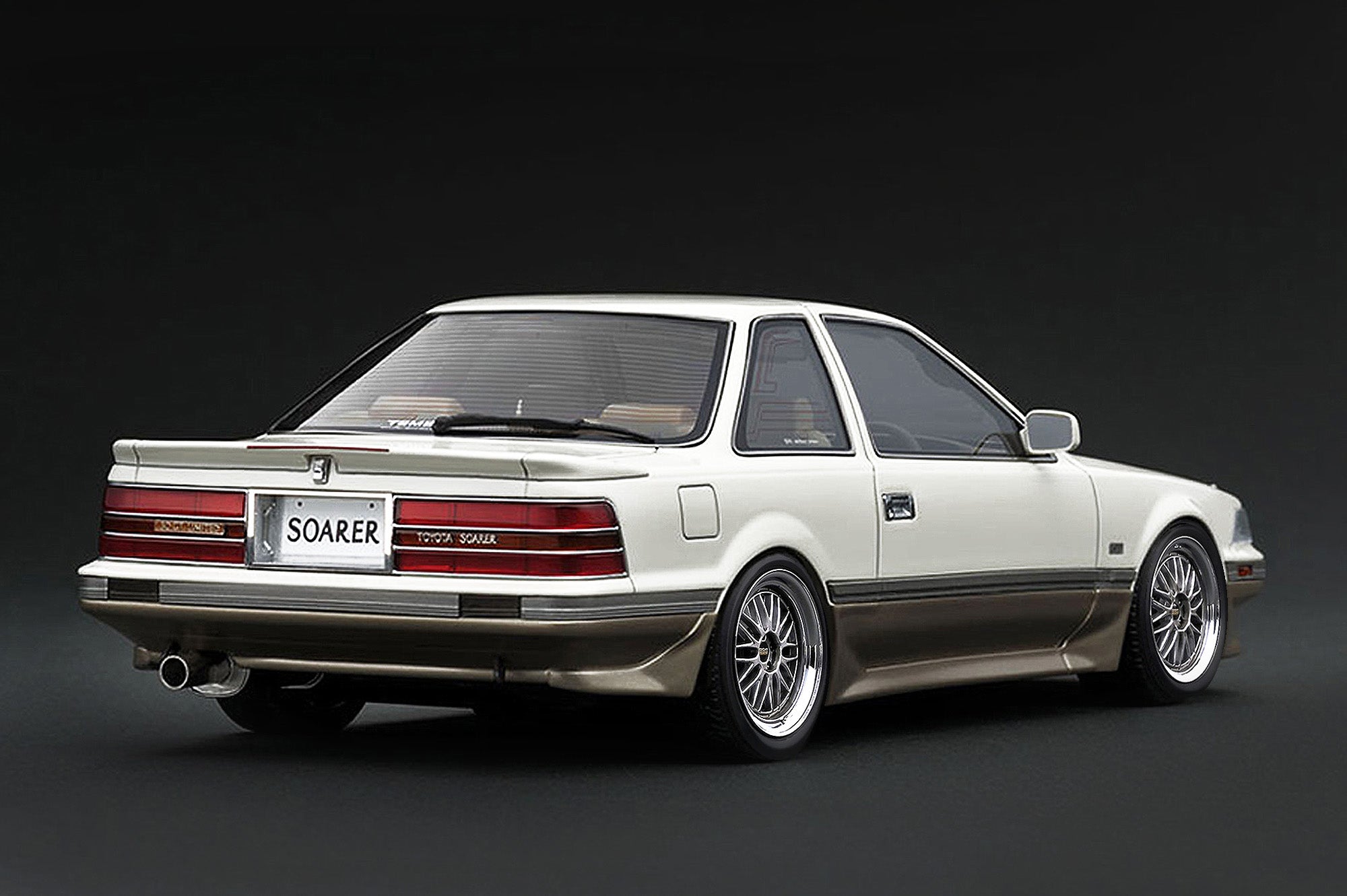 [IGNITION MODEL] 1:18 Toyota Soarer (Z20) 3.0GT-Limited Pearl White/Gold [IG4326]