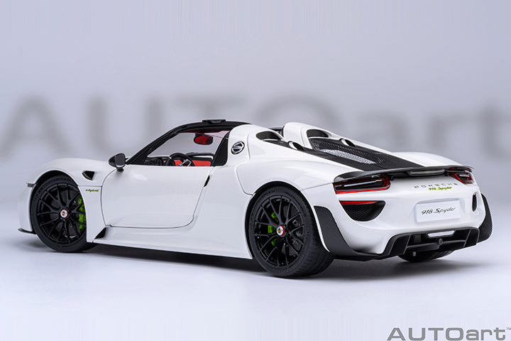 [AUTOART] 1:18 Porsche 918 Spyder Weissach Package White/Red Interior