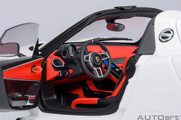 [AUTOART] 1:18 Porsche 918 Spyder Weissach Package White/Red Interior