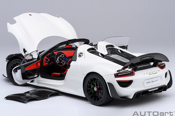 [AUTOART] 1:18 Porsche 918 Spyder Weissach Package White/Red Interior