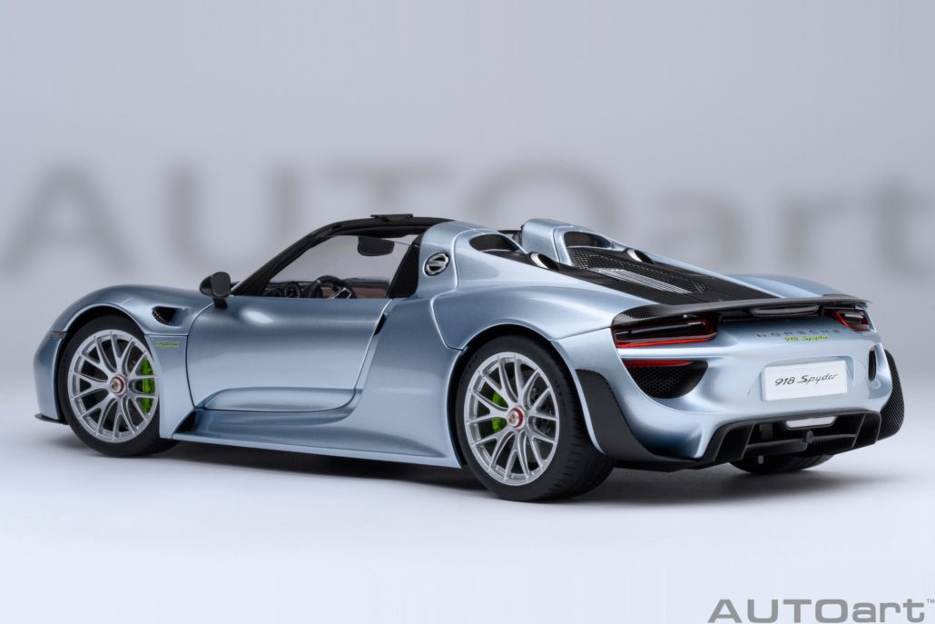 [AUTOART] 1:18 Porsche 918 Spyder Weissach Package Liquid Metal Chrome Blue