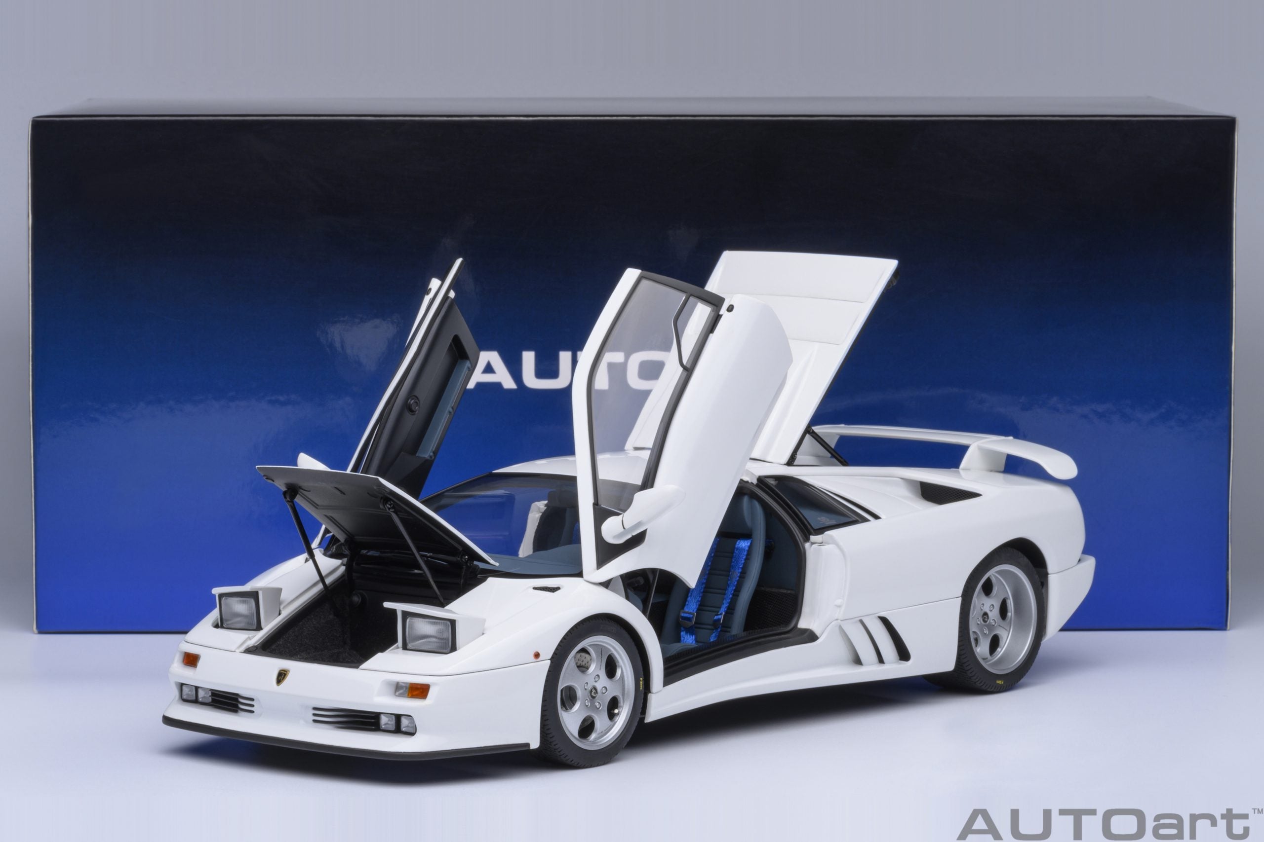 [AUTOART] 1:18 Lamborghini Diablo SE30 Impact White