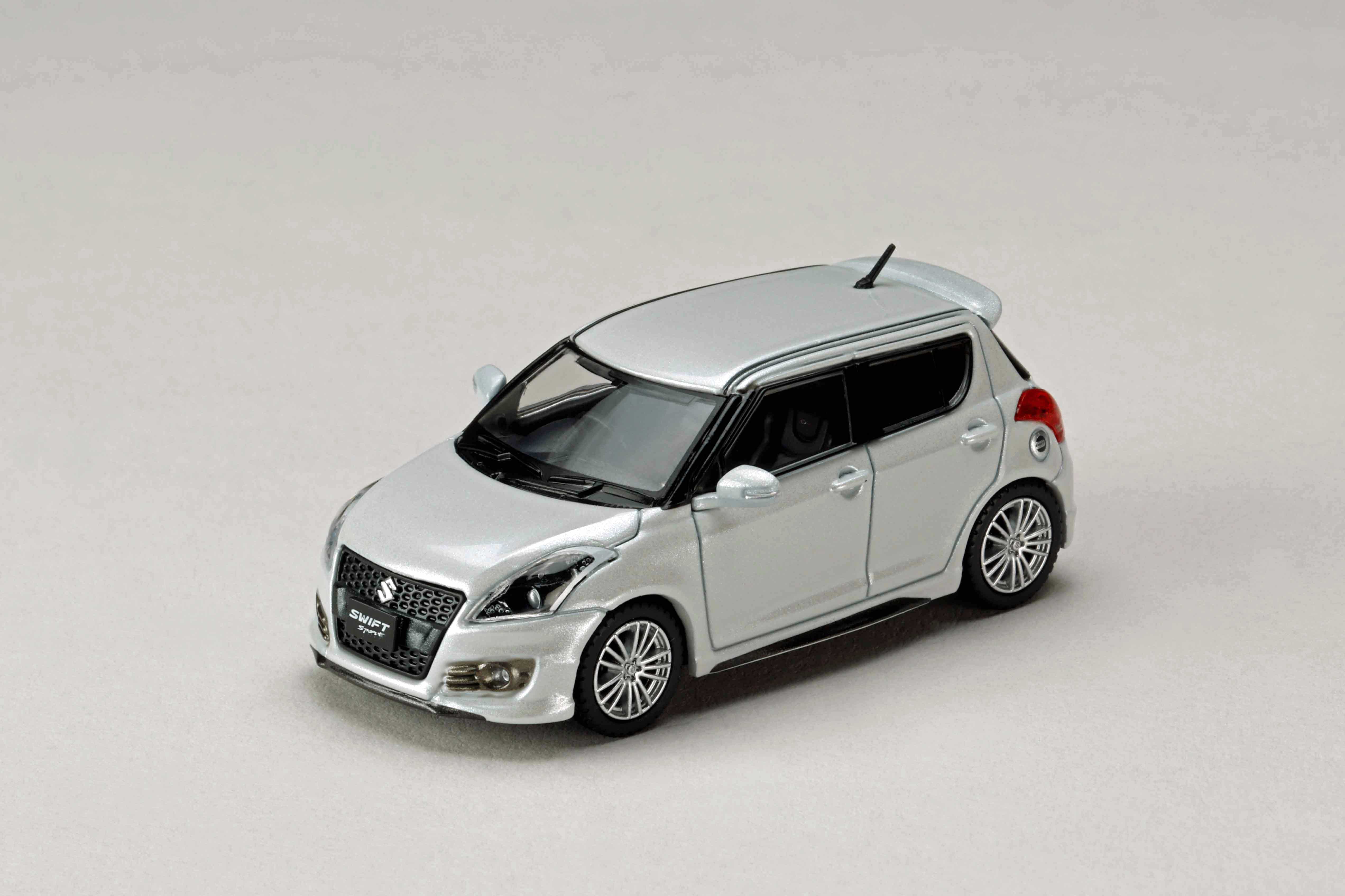 [HOBBY JAPAN] 1:64 Suzuki Swift Sport ZC32S Genuine Aero Parts Snow White Pearl