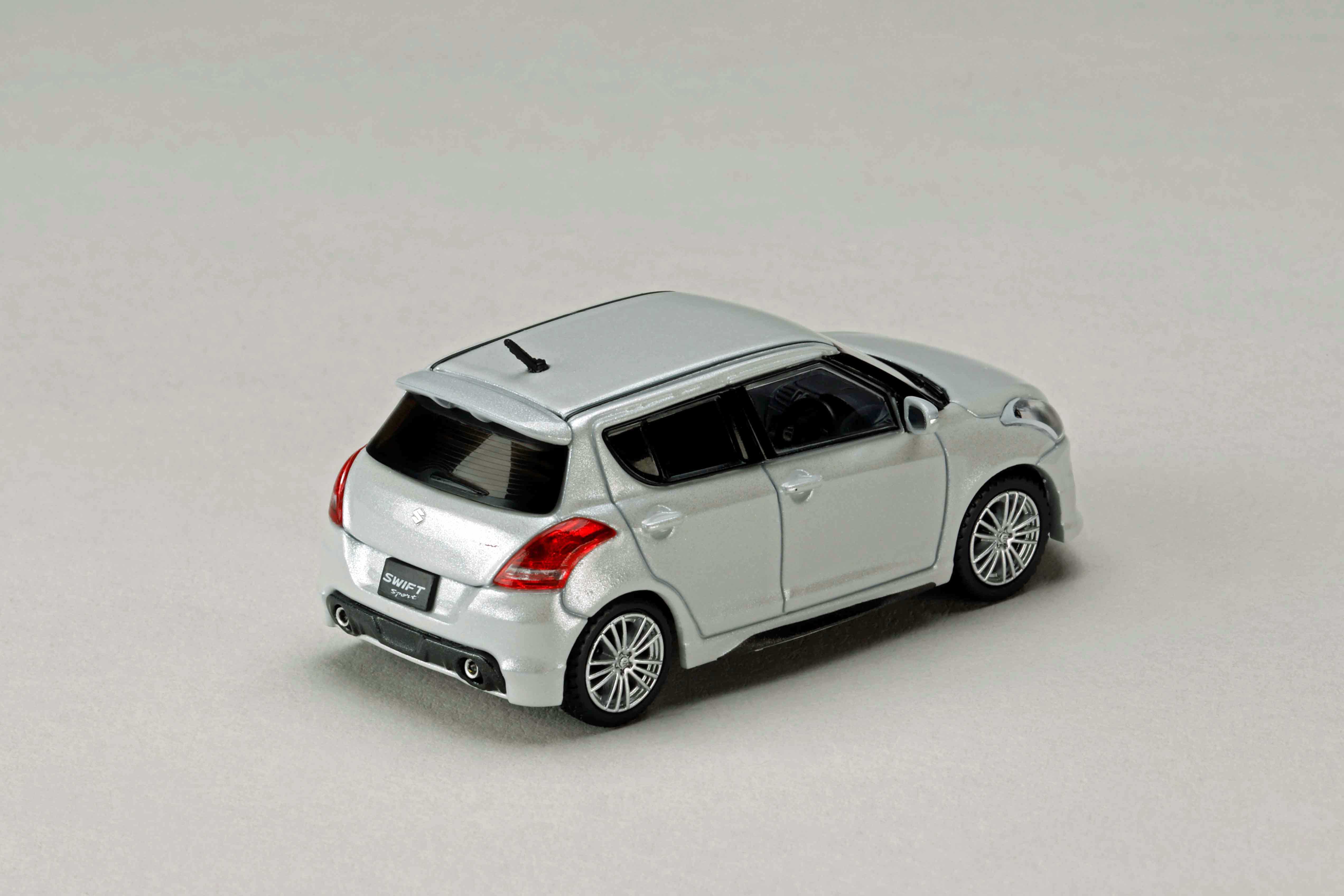 [HOBBY JAPAN] 1:64 Suzuki Swift Sport ZC32S Genuine Aero Parts Snow White Pearl