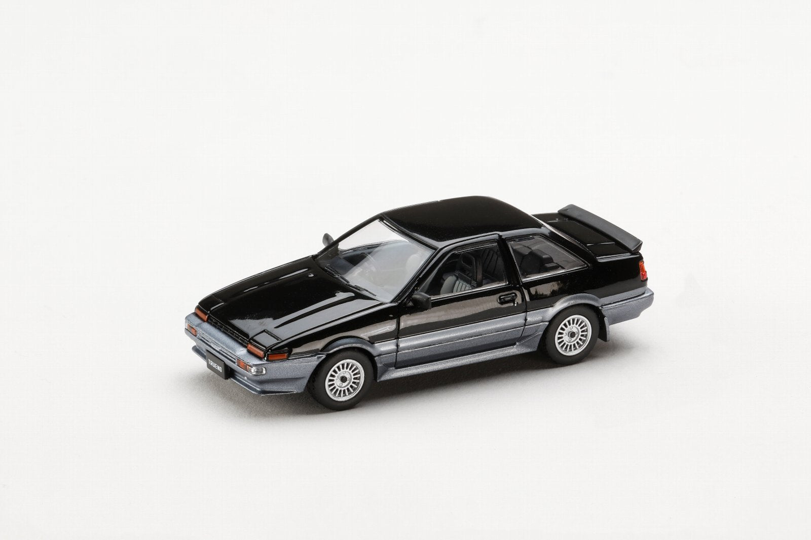 [HOBBY JAPAN] 1:64 Toyota Sprinter Trueno GT Apex (AE86) 2 Door Late Version Black/Gray