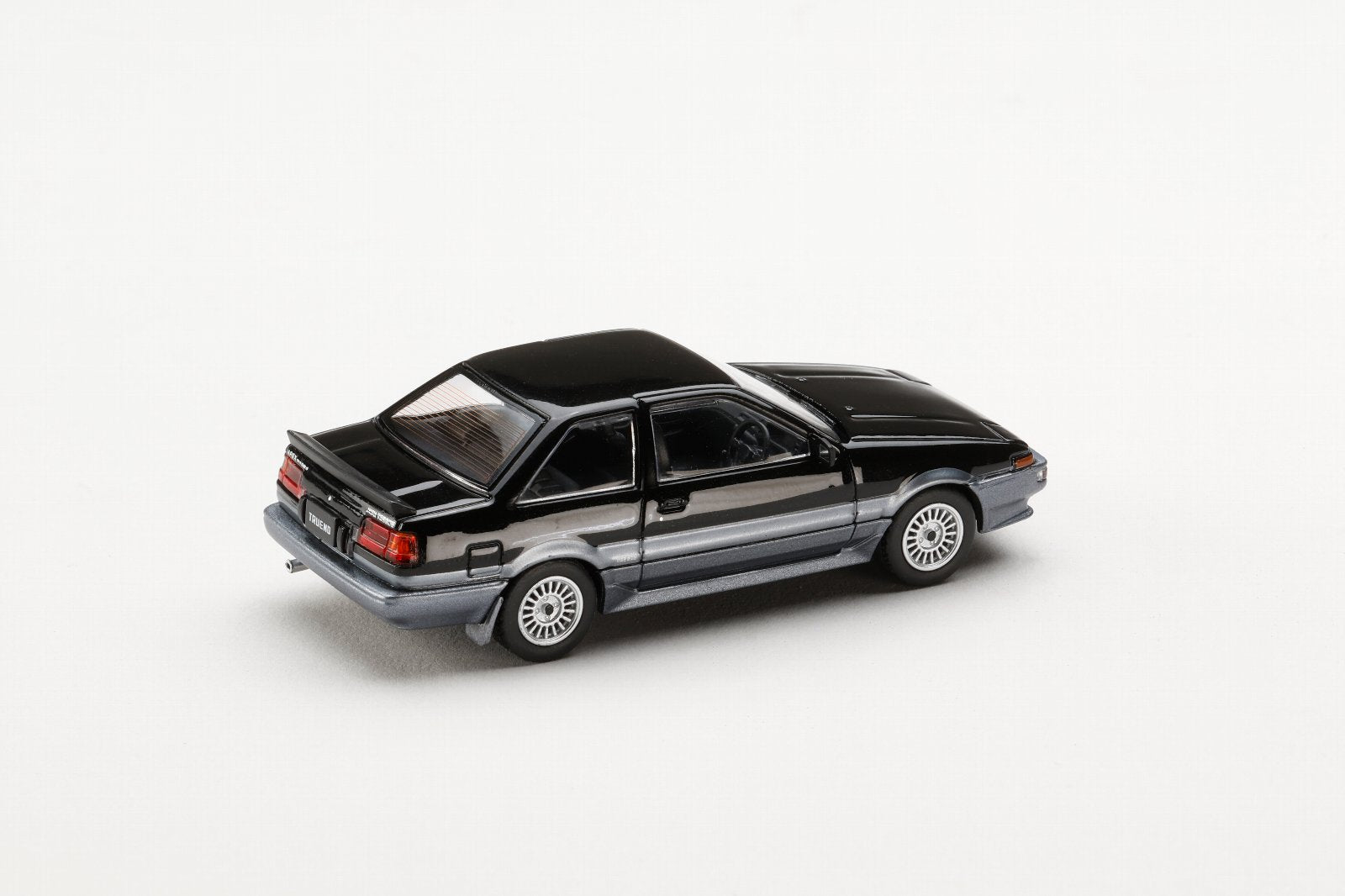 [HOBBY JAPAN] 1:64 Toyota Sprinter Trueno GT Apex (AE86) 2 Door Late Version Black/Gray