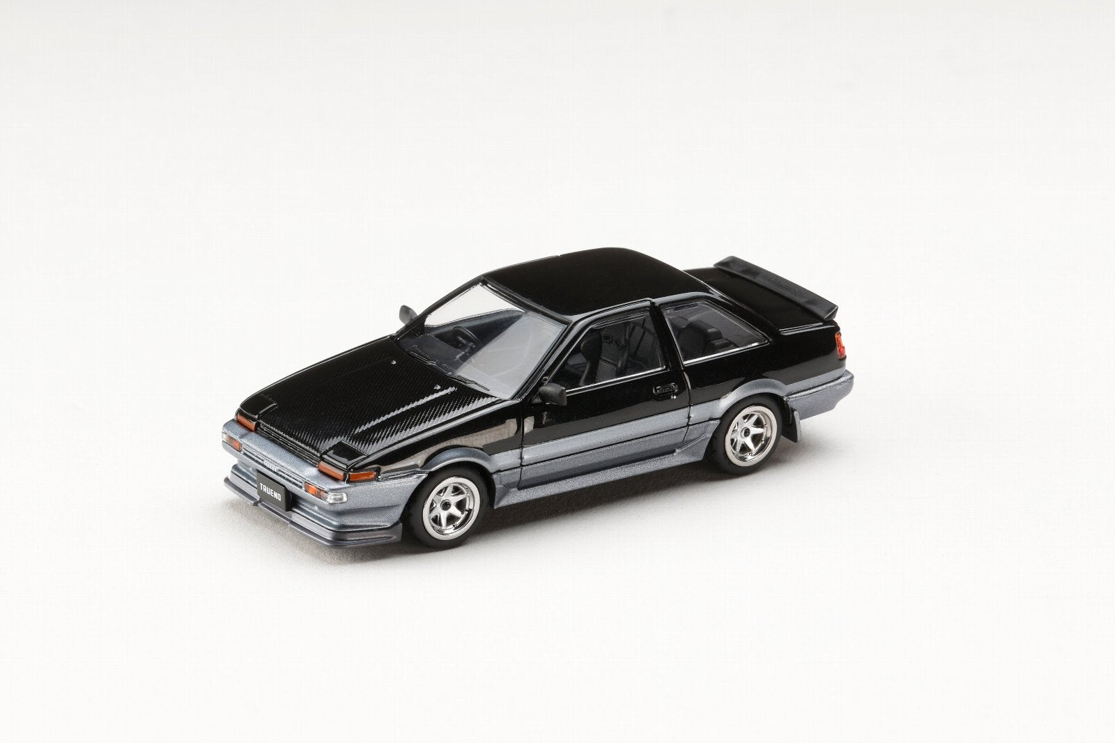 [HOBBY JAPAN] 1:64 Toyota Sprinter Trueno AE86 2 Door Late Version JDM Style Carbon Bonnet Black/Gray