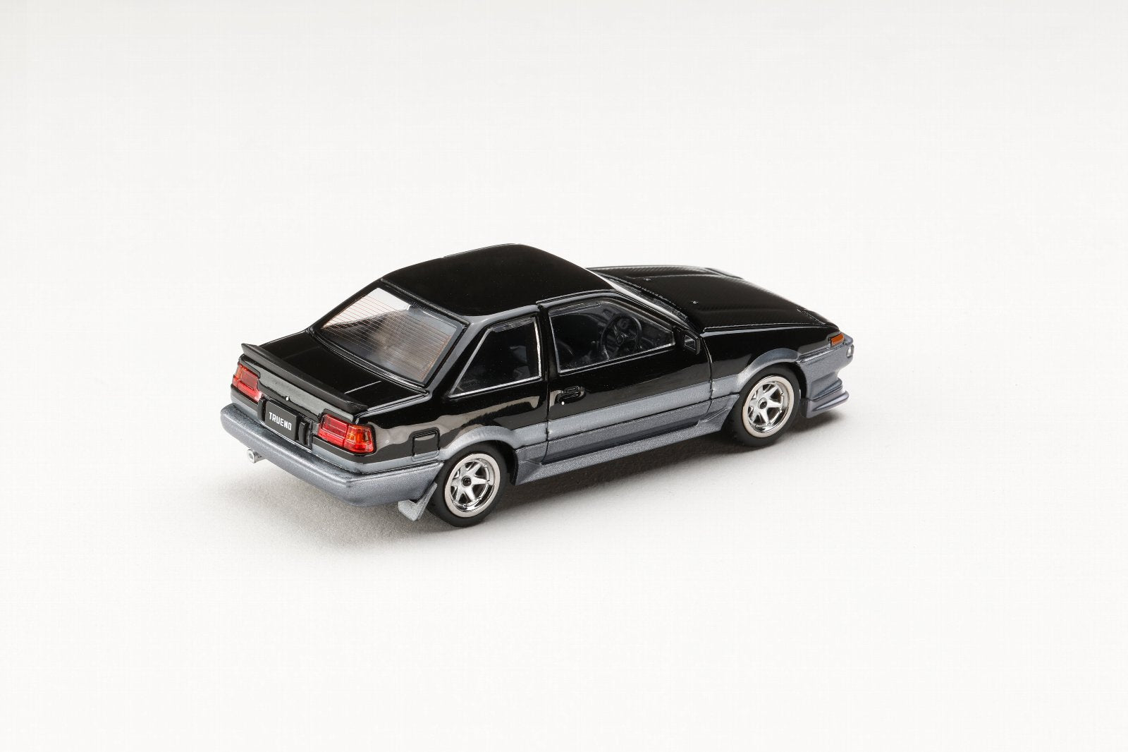 [HOBBY JAPAN] 1:64 Toyota Sprinter Trueno AE86 2 Door Late Version JDM Style Carbon Bonnet Black/Gray