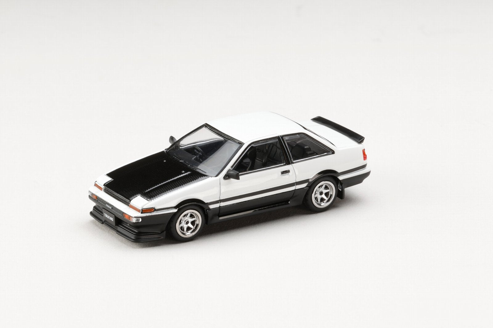 [HOBBY JAPAN] 1:64 Toyota Sprinter Trueno AE86 2 Door Late Version JDM Style Carbon Bonnet White/Black