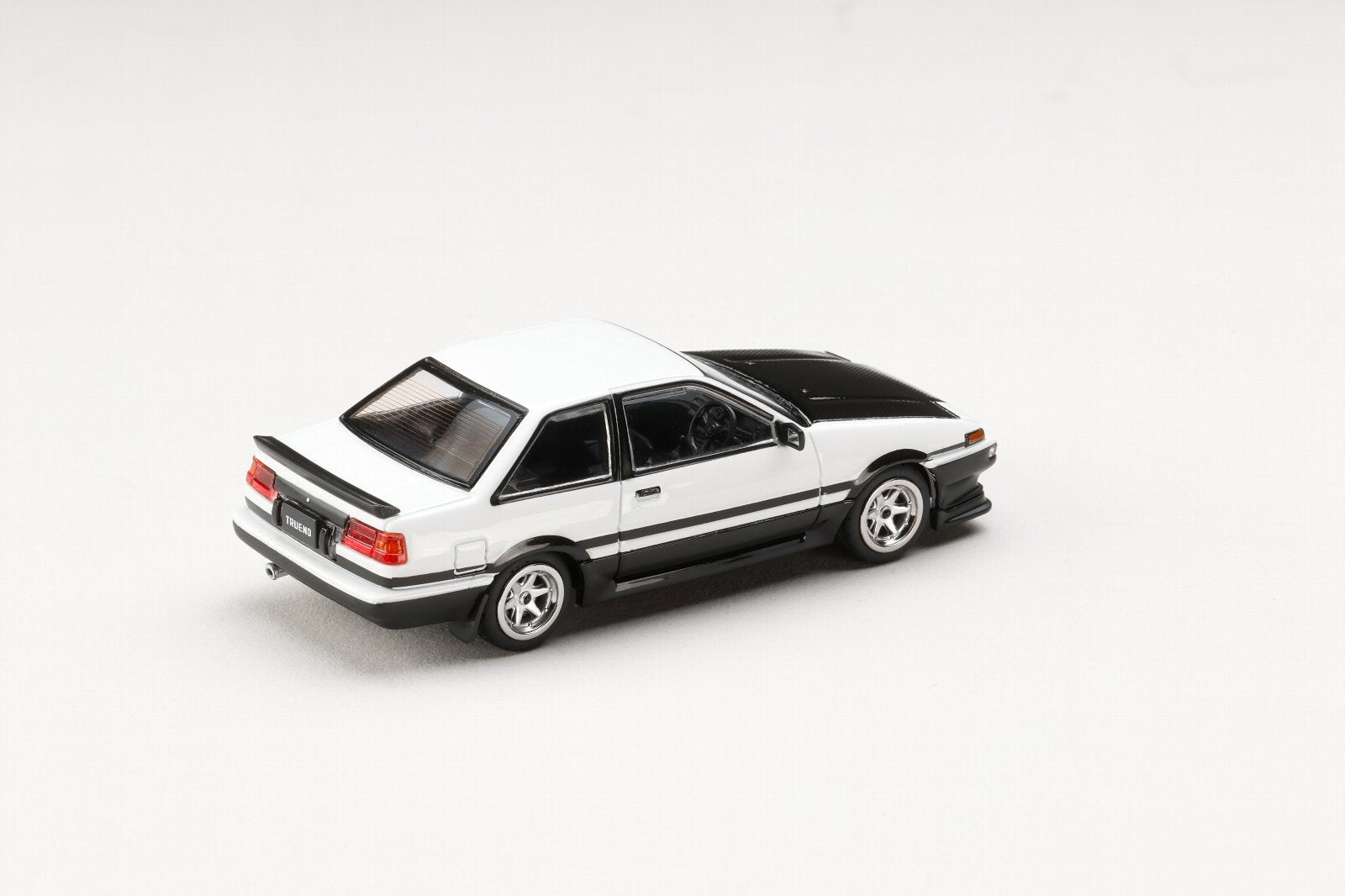 [HOBBY JAPAN] 1:64 Toyota Sprinter Trueno AE86 2 Door Late Version JDM Style Carbon Bonnet White/Black