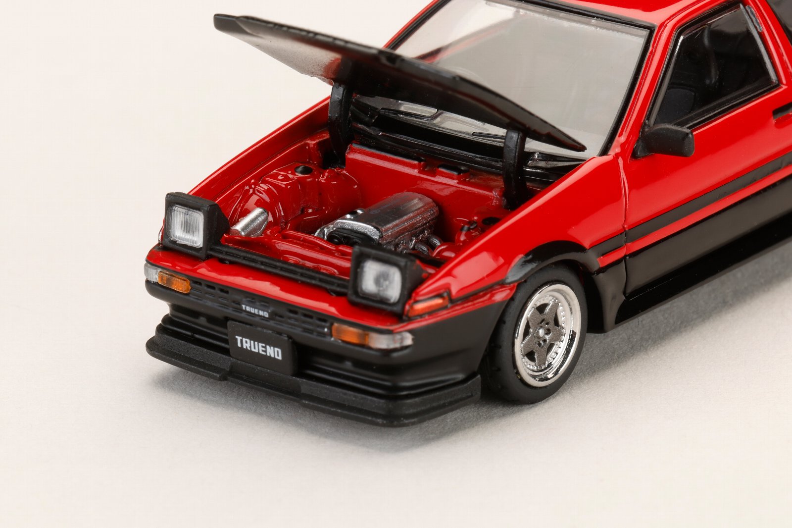 [HOBBY JAPAN] 1:64 Toyota Sprinter Trueno GT Apex (Ae86) Late Version JDM Style Carbon Bonnet Red/Black