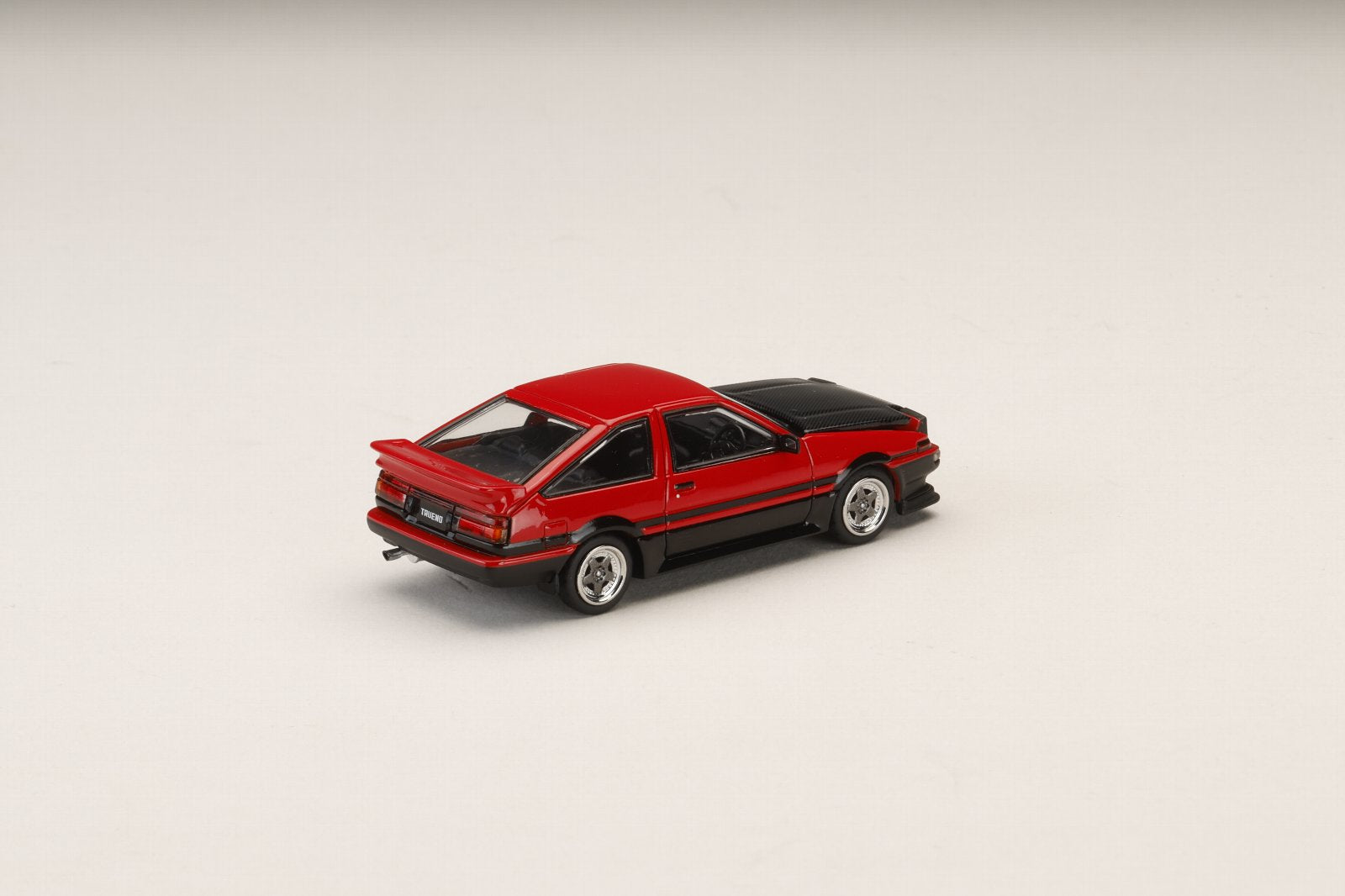 [HOBBY JAPAN] 1:64 Toyota Sprinter Trueno GT Apex (Ae86) Late Version JDM Style Carbon Bonnet Red/Black
